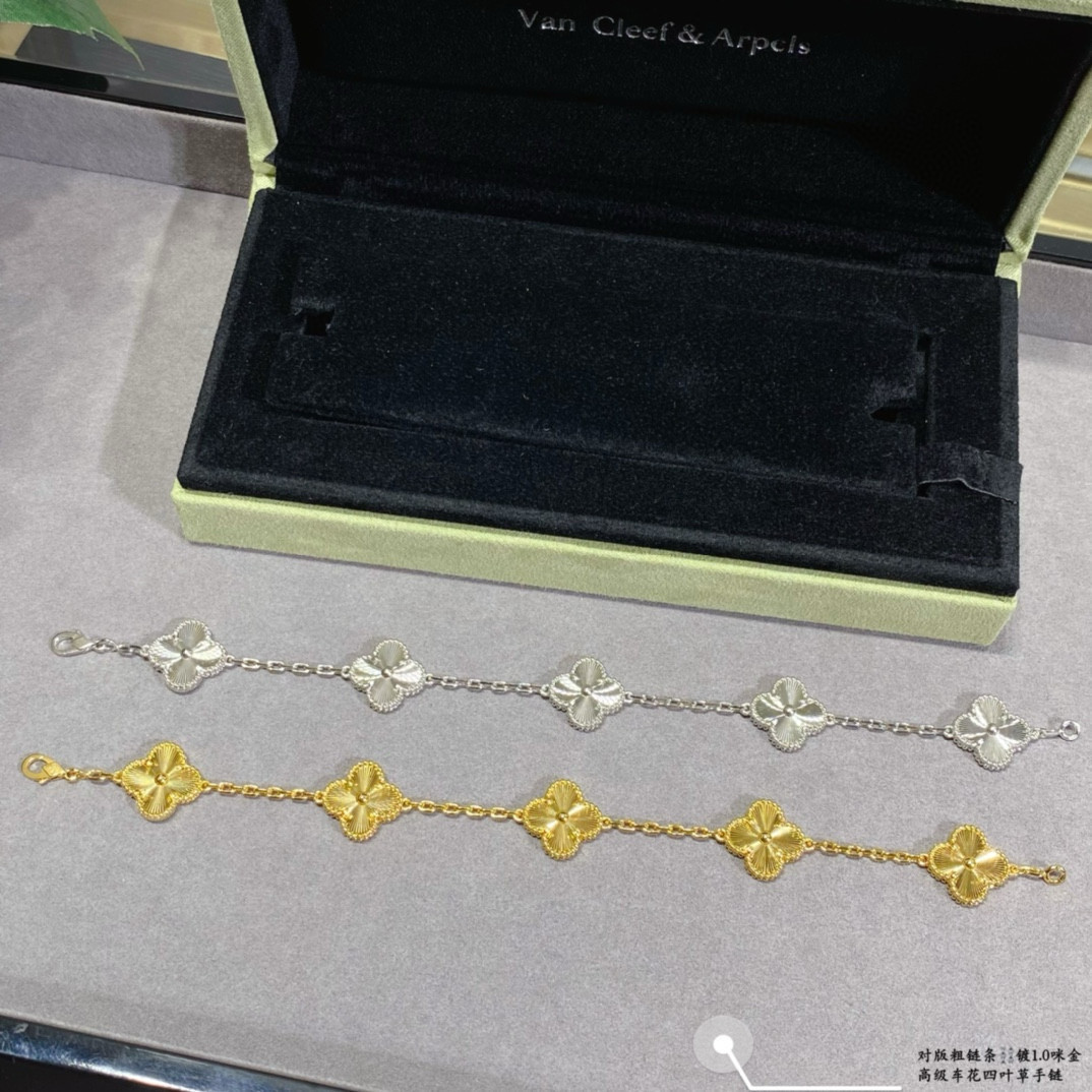 V*n Cl**f & Arpels Bracelet