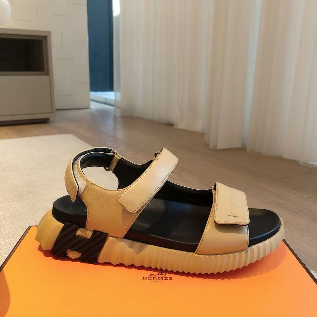 UA H**me5 Junior sandal