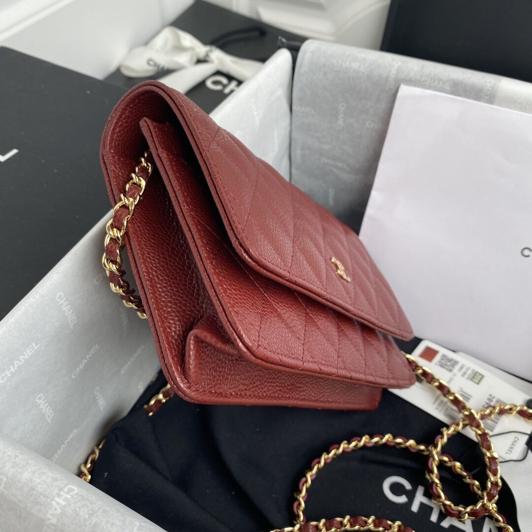 Ch**el WOC CLASSIC WALLET ON CHAIN RED 4.8 × 7.5 × 1.4 in