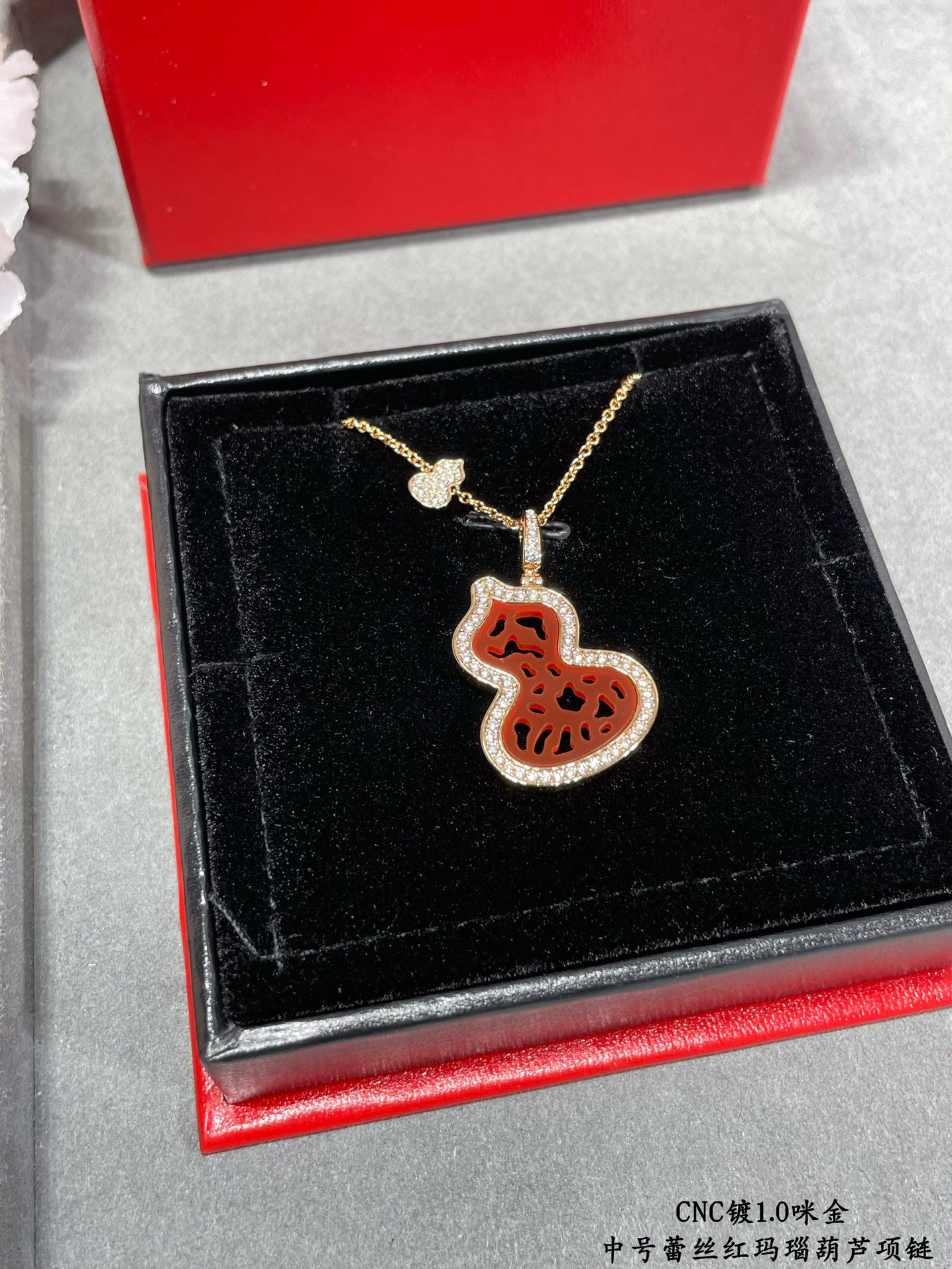 Qeelin Medium Lace Red Agate Gourd Necklace