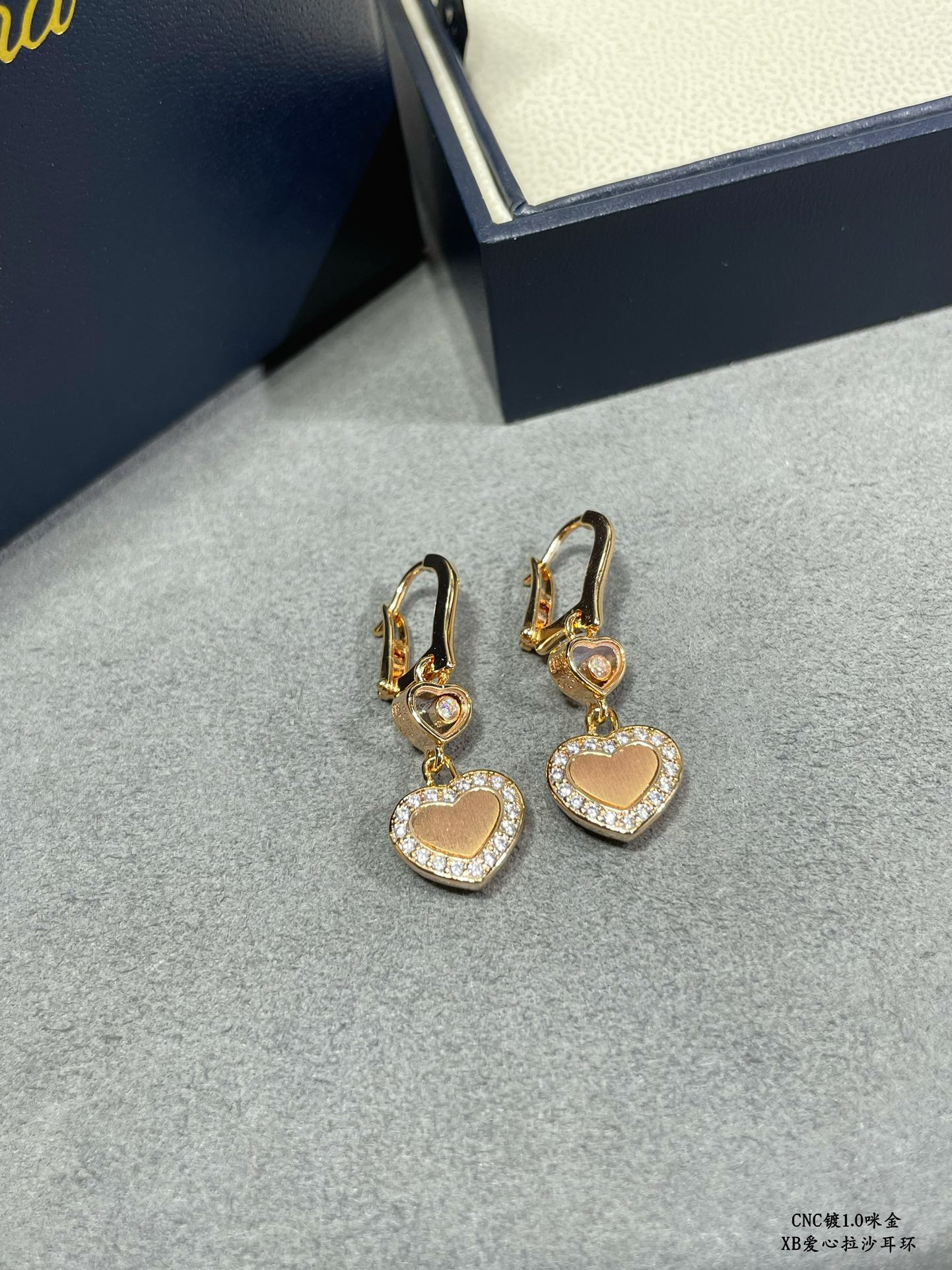 Chopard Heart-shaped Edge D1am0nd Brushed Earrings