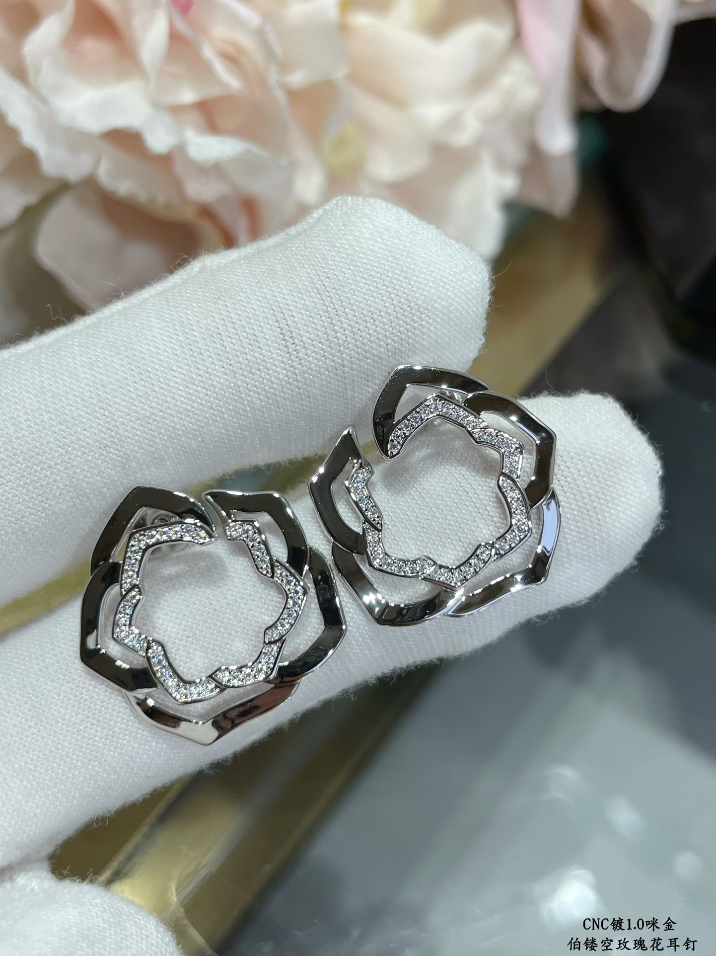 Piaget Hollow rose Earrings