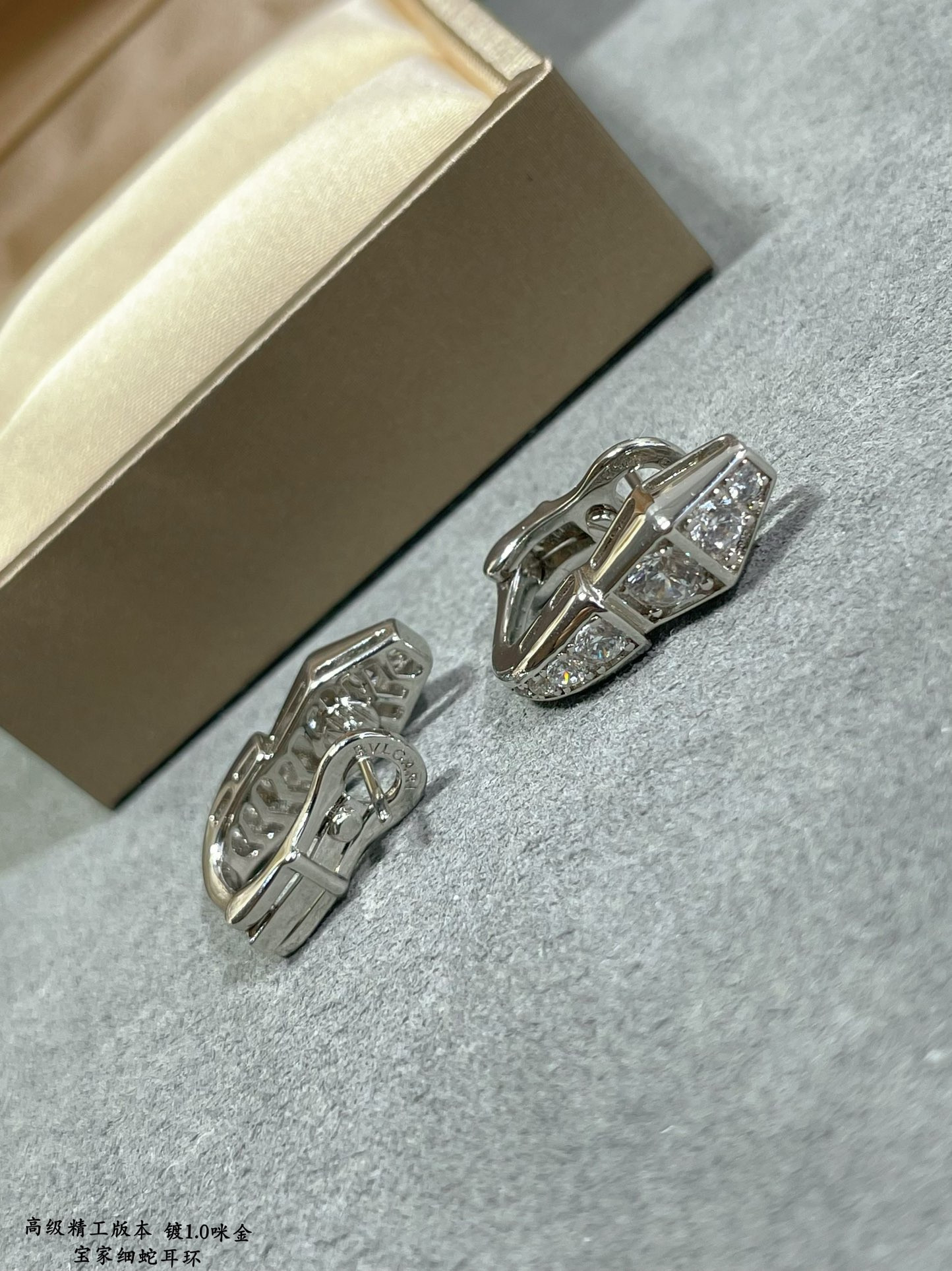 Bv1g*ai Full of D1am0nd snake Earrings