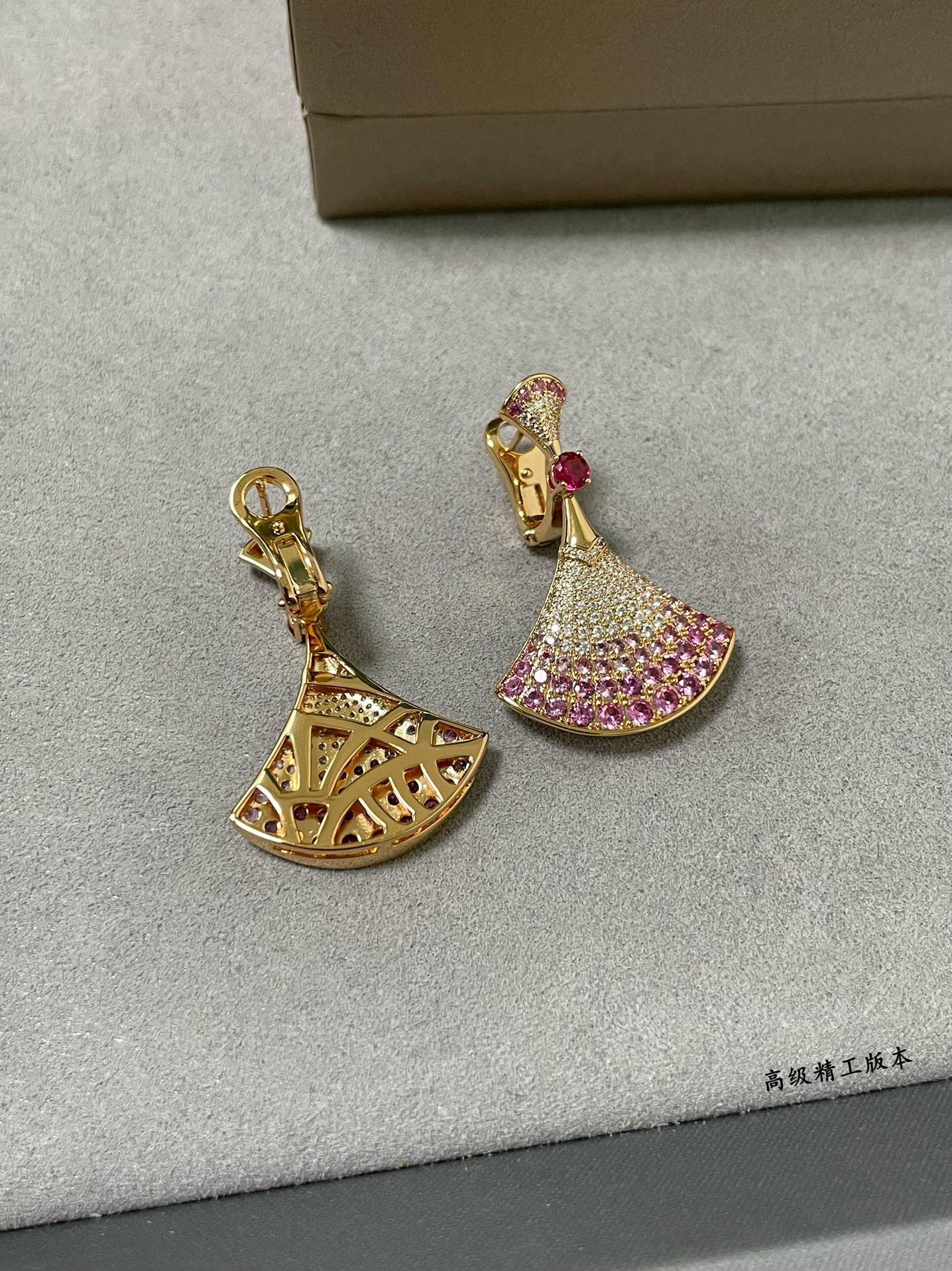 Bv1g*ai Gradient fan-shaped skirt Earrings