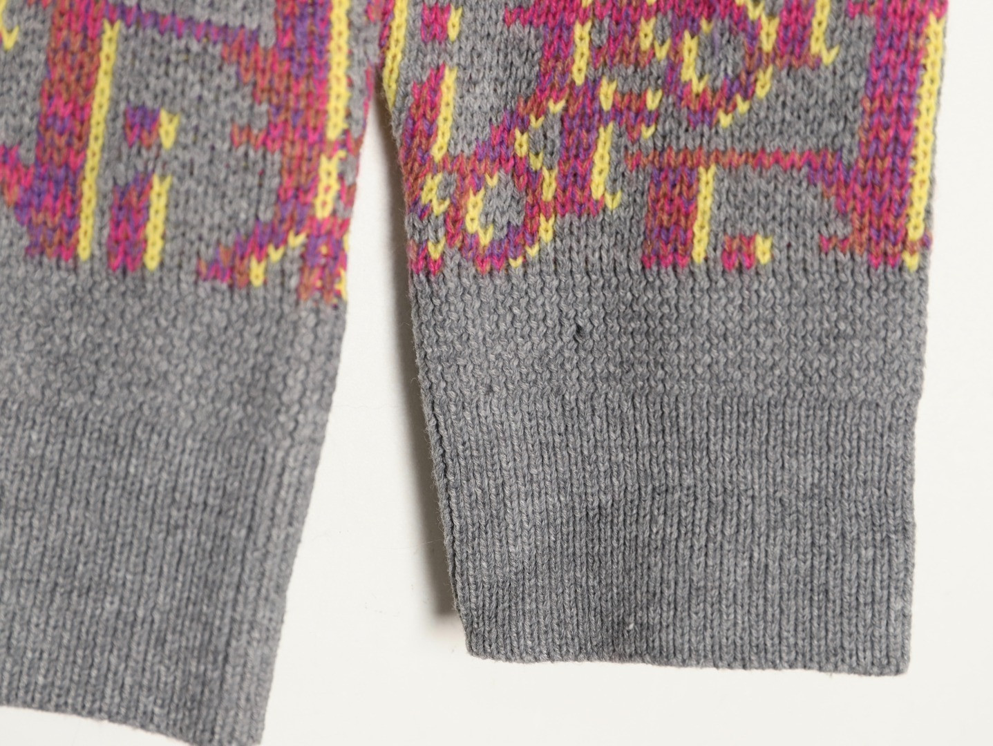 D10r CD Sweaters