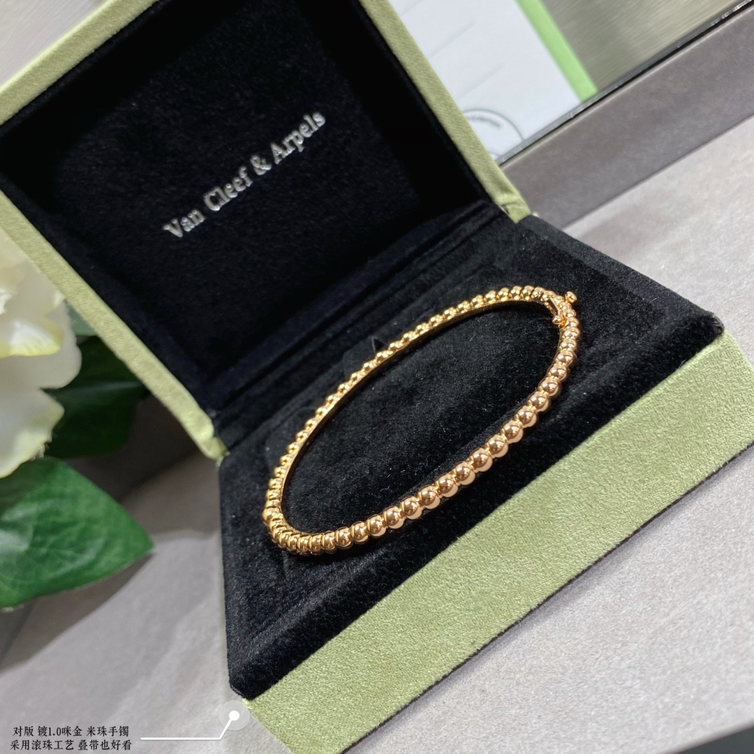 V*n Cl**f & Arpels Rice Bead Bracelet