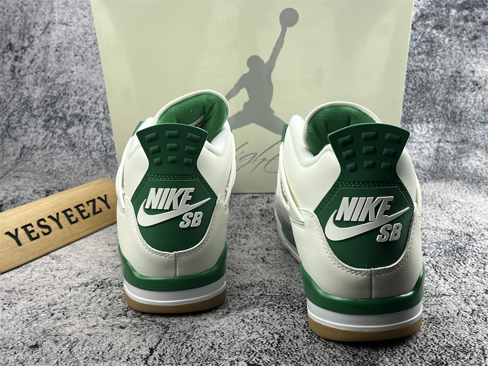 UA NIKE SB X AIR JORDAN 4 RETRO SP 
