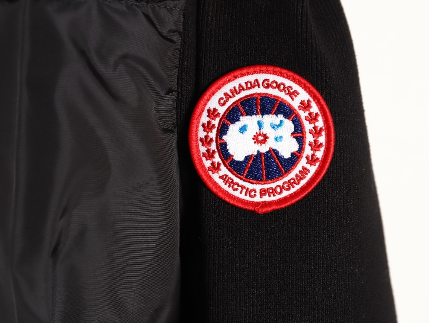 Can*a G00se Short Puffer jacket