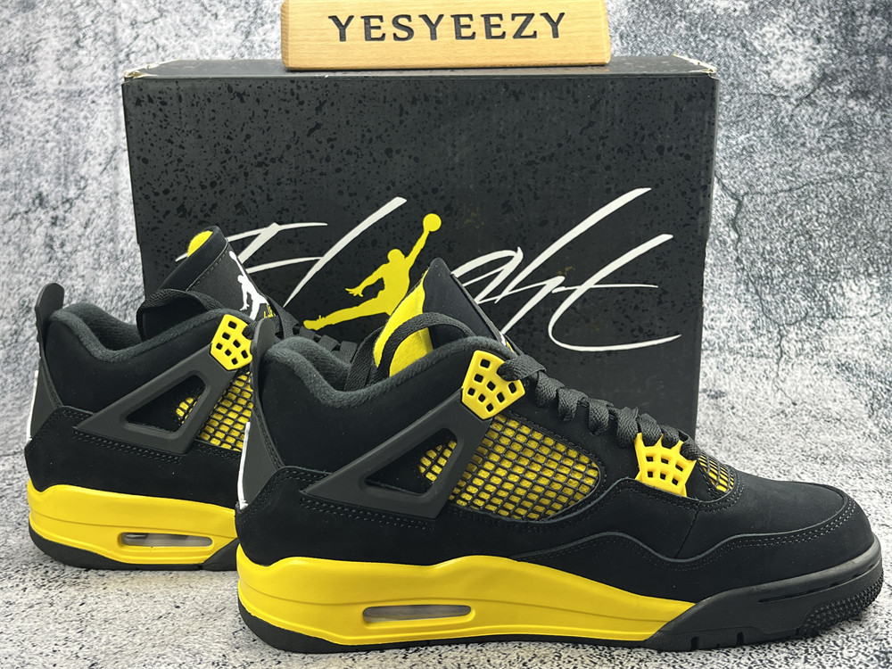 UA AIR JORDAN 4 RETRO 
