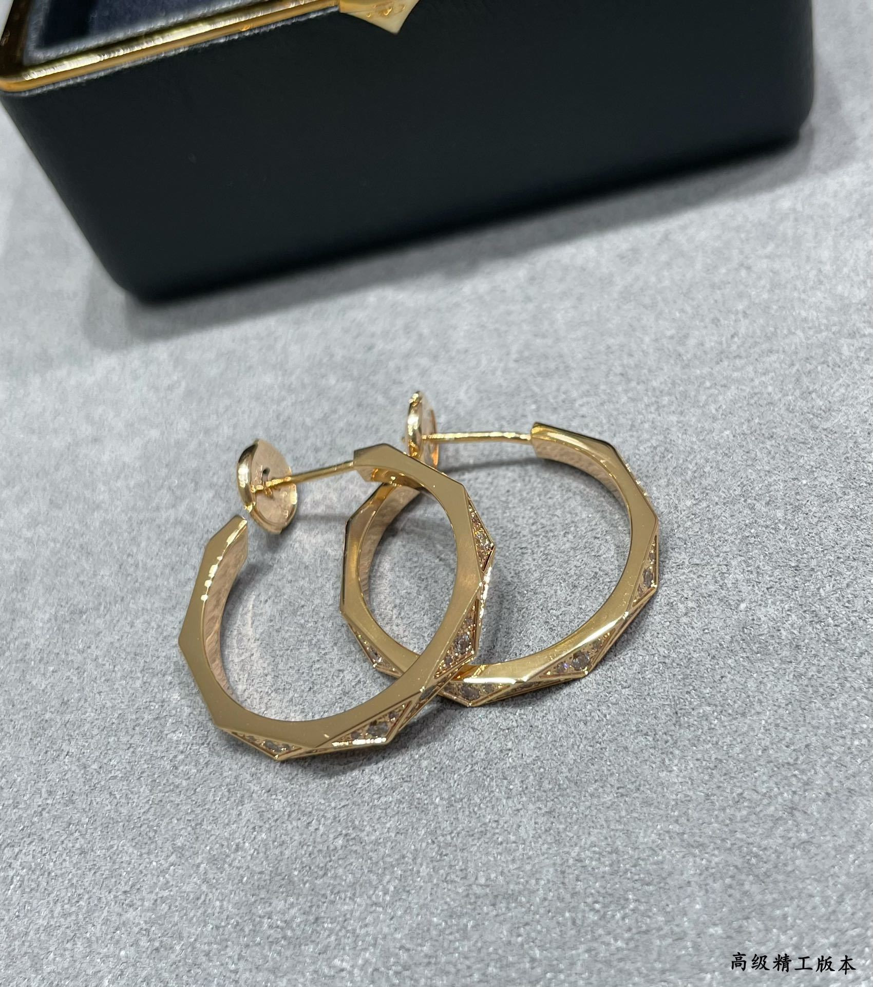 Graff D1am0nd-encrusted Rhombus Earrings