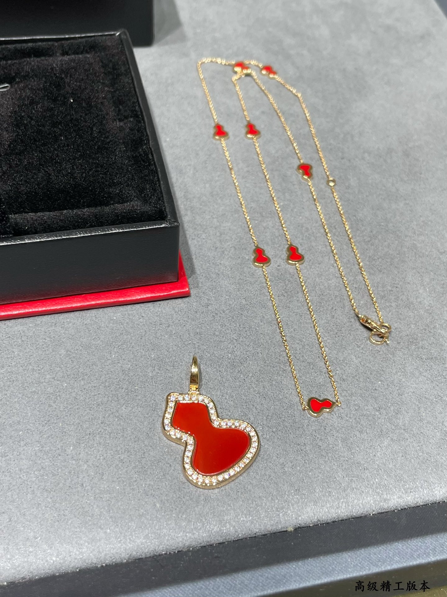 Qeelin Mini 8 Gourd Necklace