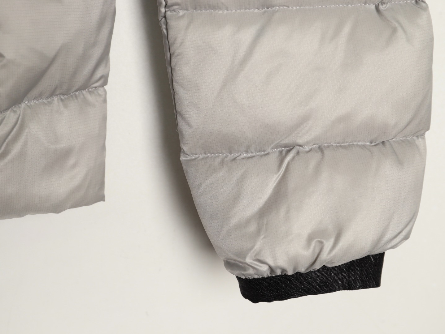 Can*a G00se Short Puffer jacket