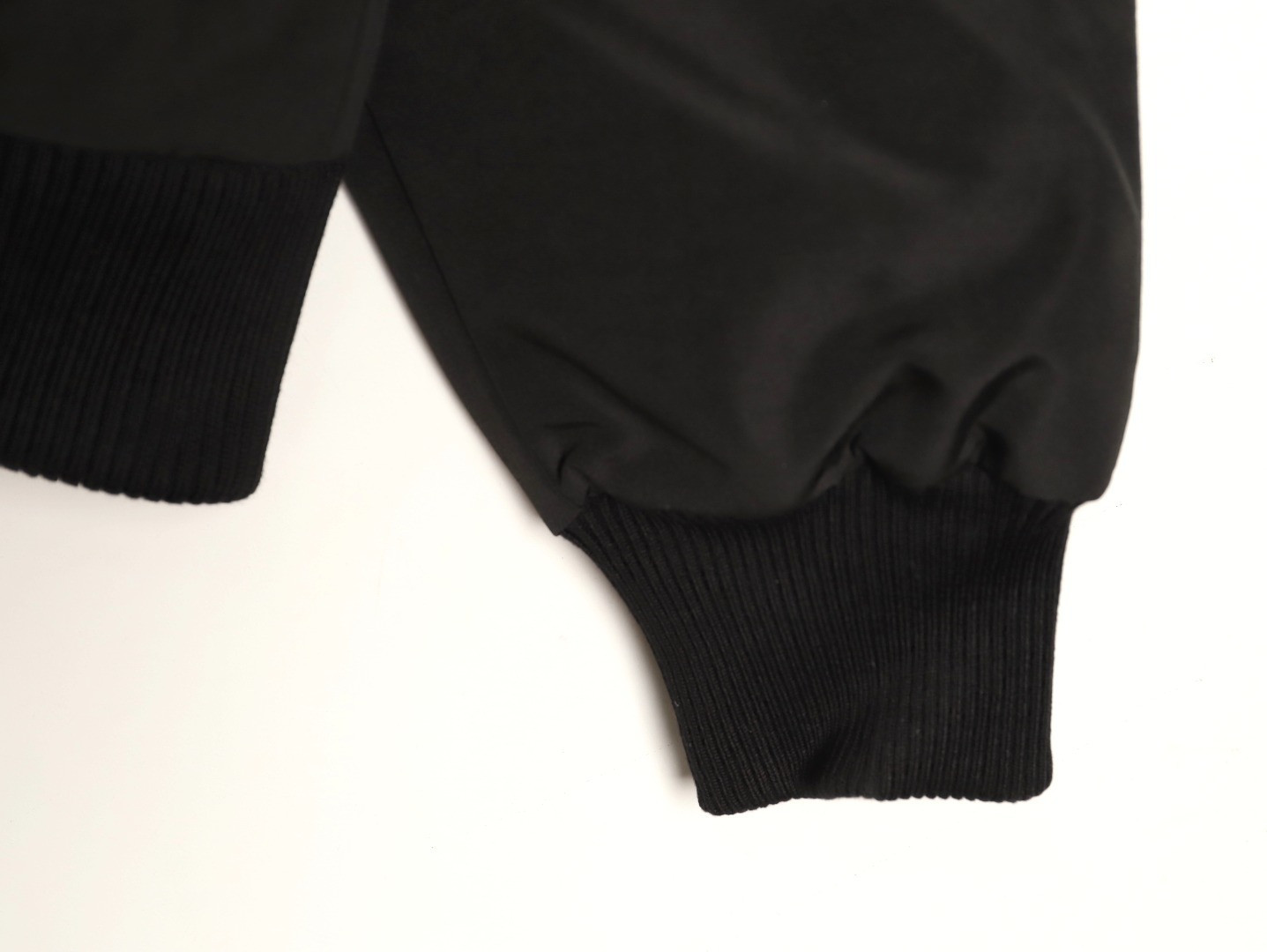 Can*a G00se Short Puffer jacket