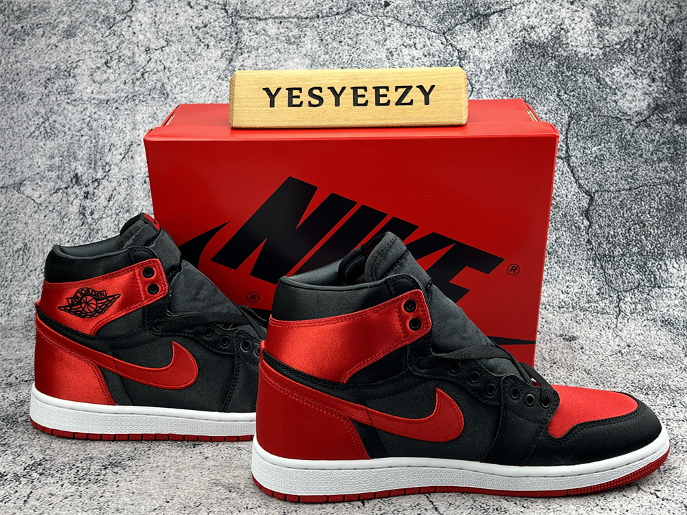 UA WMNS AIR JORDAN 1 RETRO HIGH OG 