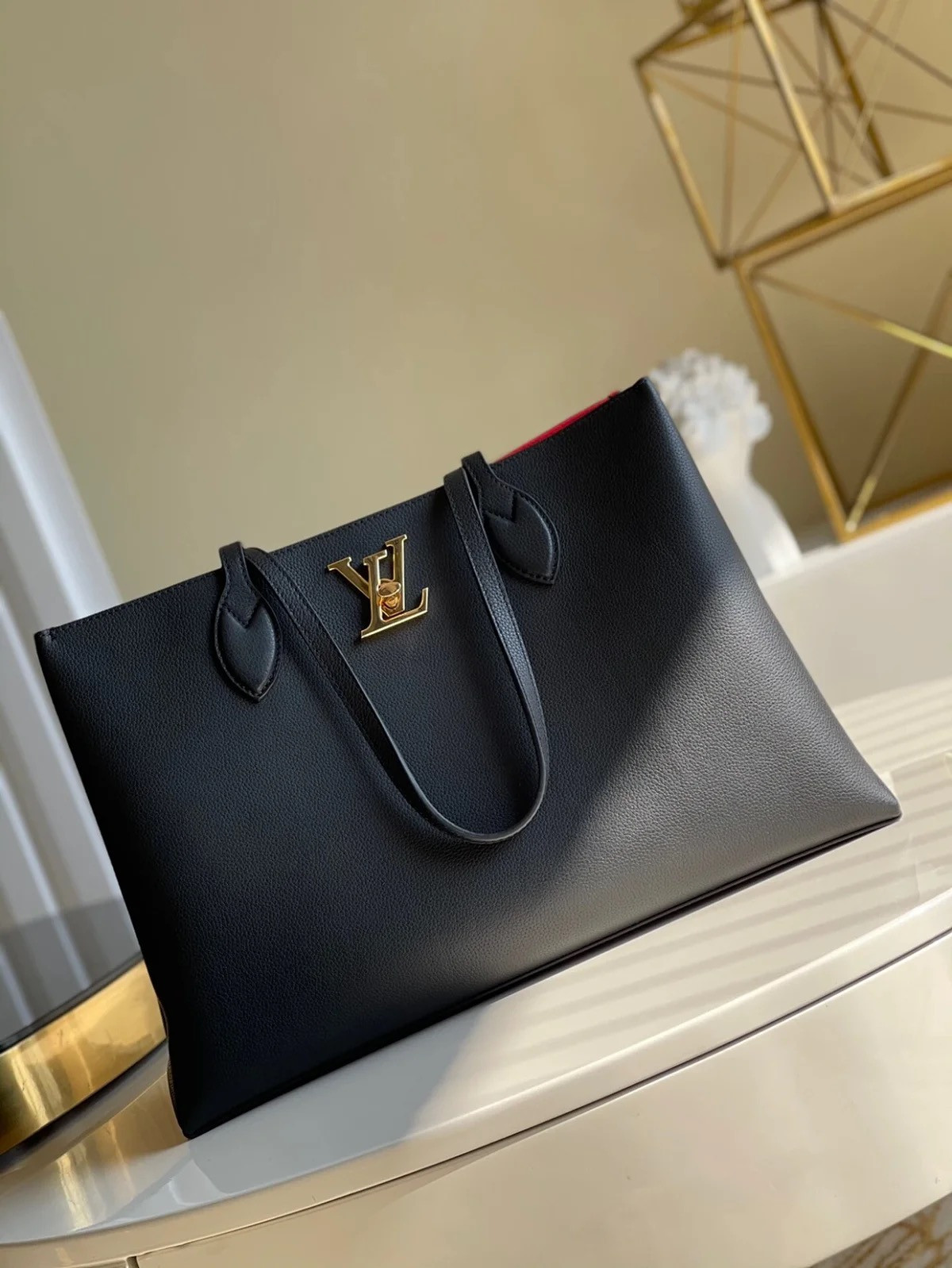 LV LOCKME SHOPPER M57345