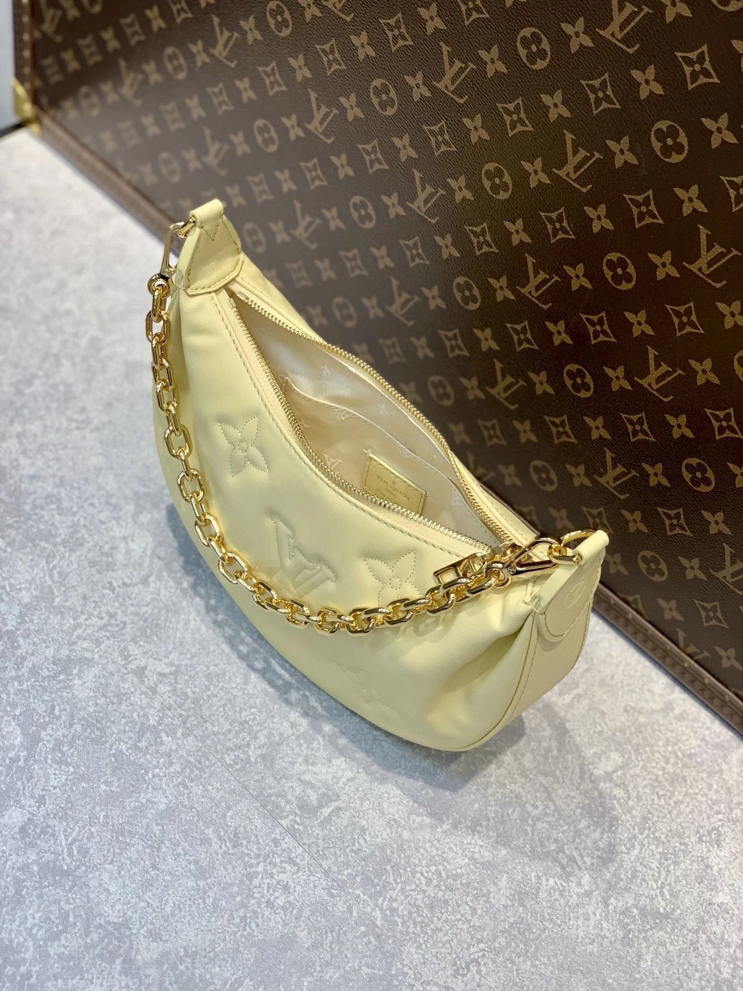 LV OVER THE MOON M59823