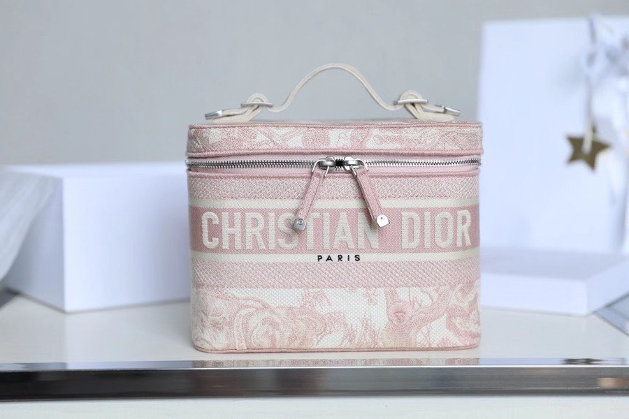 D10r Travel make up bag