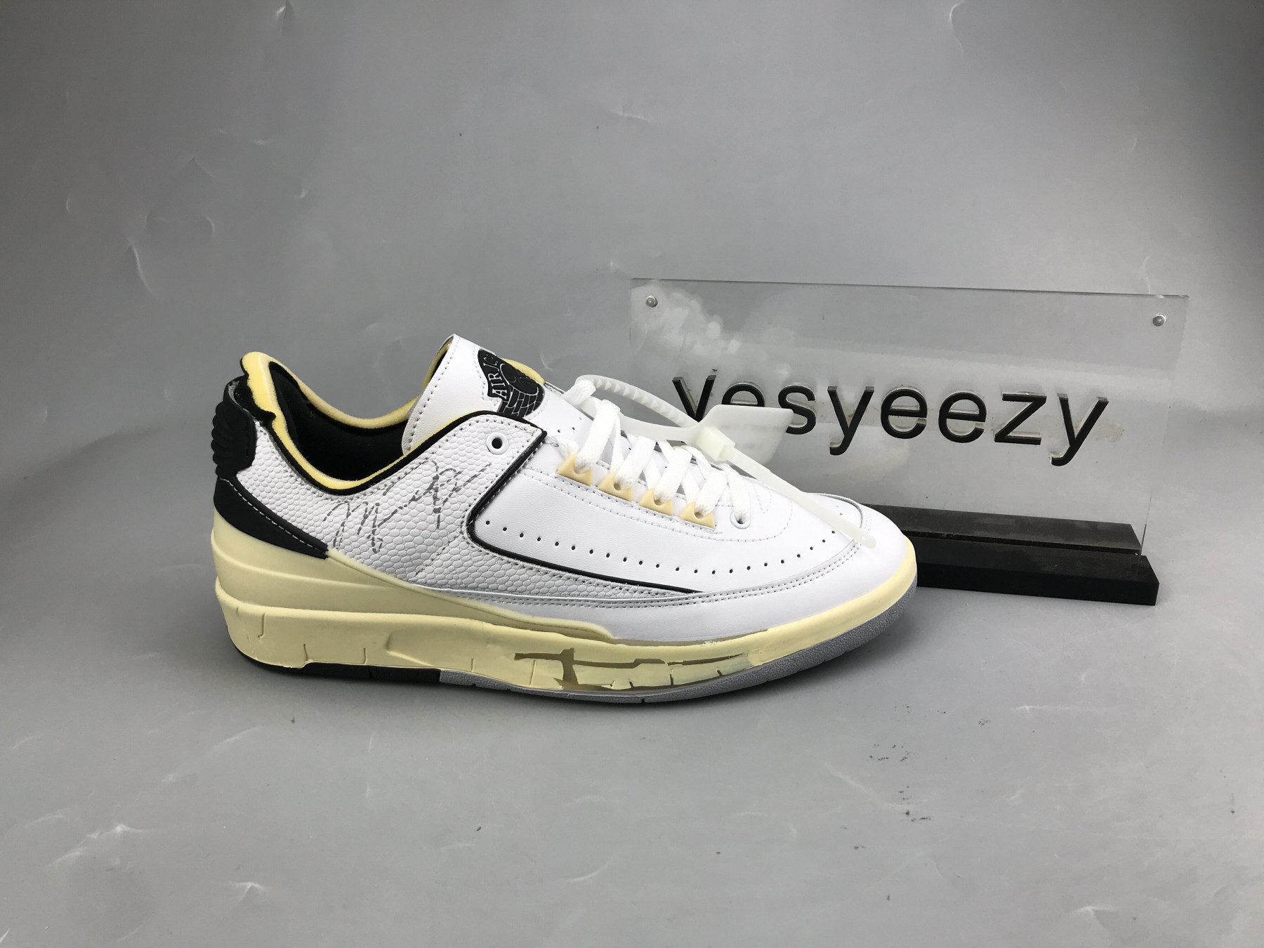 UA OFF WHITE X AIR JORDAN 2 LOW SP WHITE BLACK