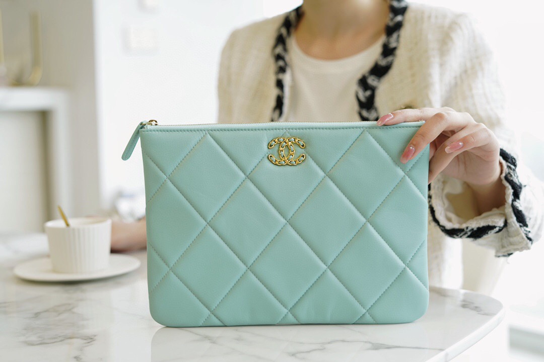 Ch**el 19 pouch