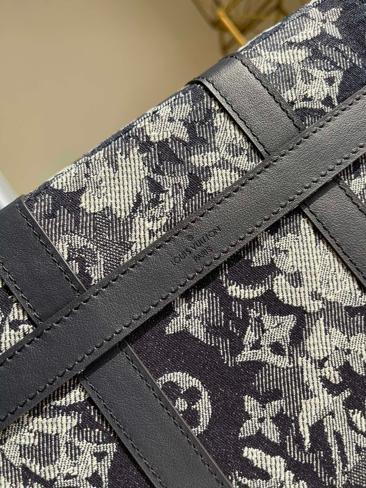 LV TRUNK MESSENGER M57282
