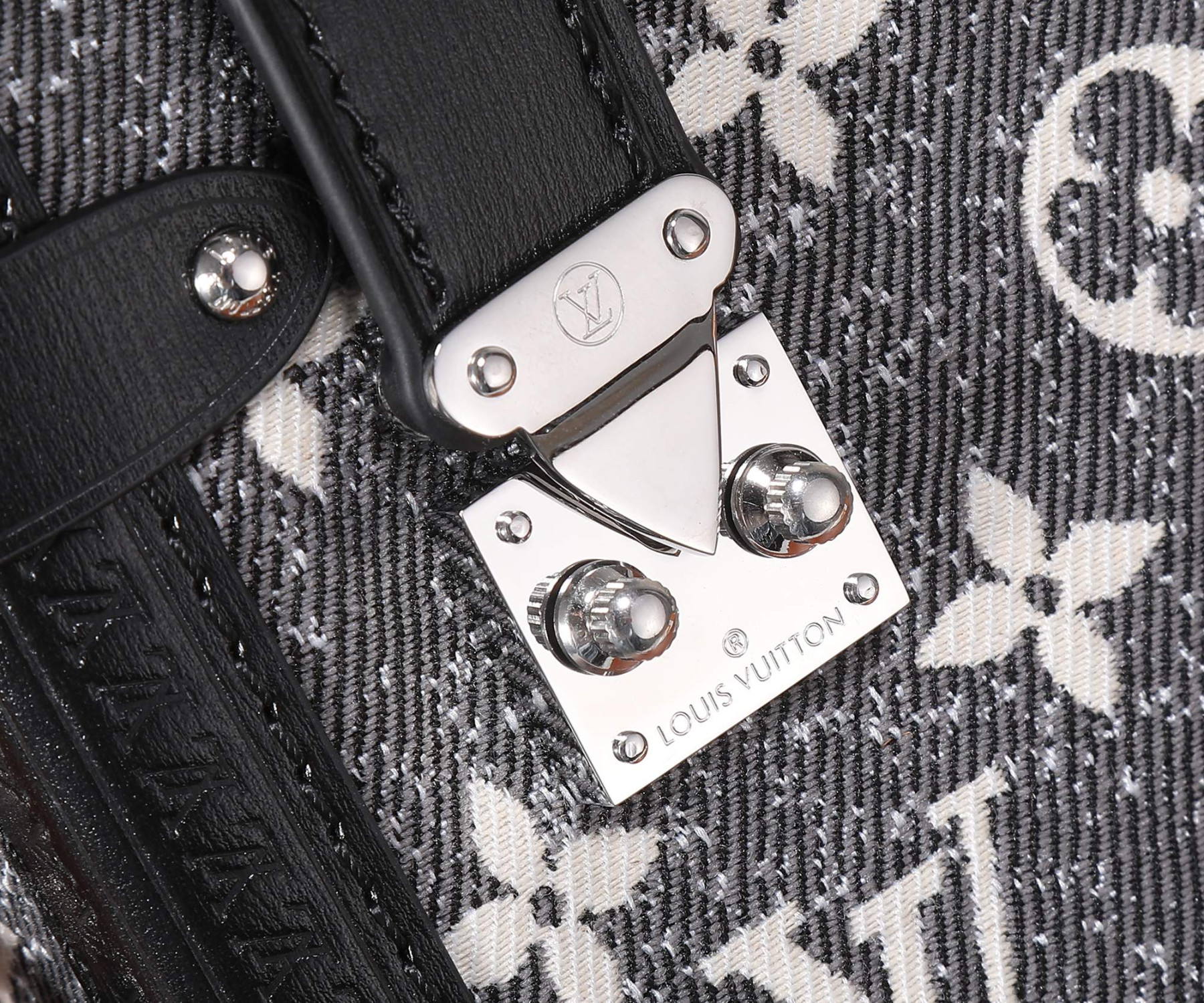 LV SIDE TRUNK MM M21460 8.3 x 5.5 x 2.4 inches