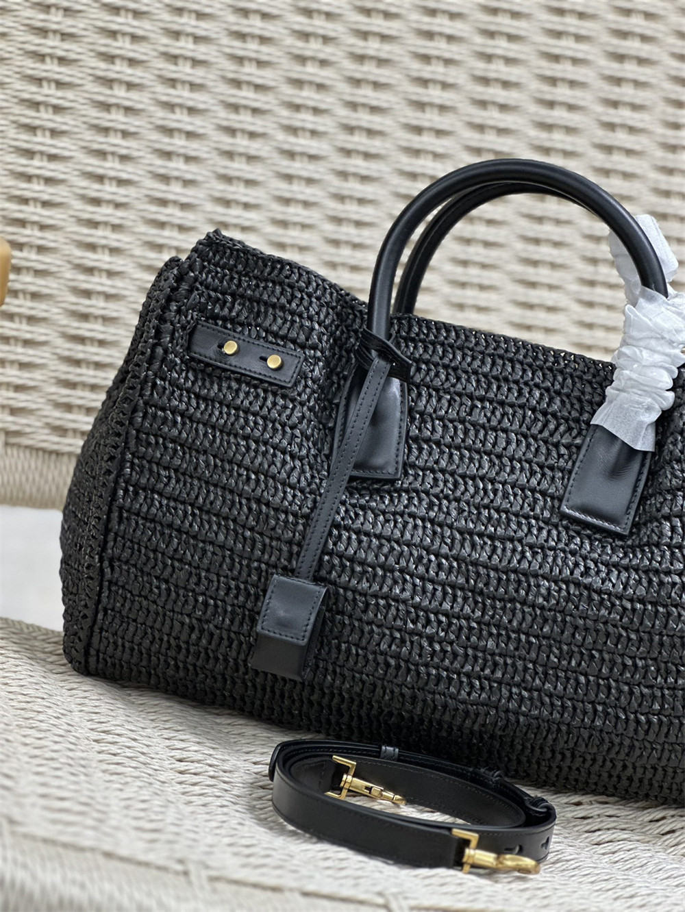 Y51 SAC DE JOUR MEDIUM S*pPLE IN RAFFIA AND VEGETABLE-TANNED LEATHER BLACK