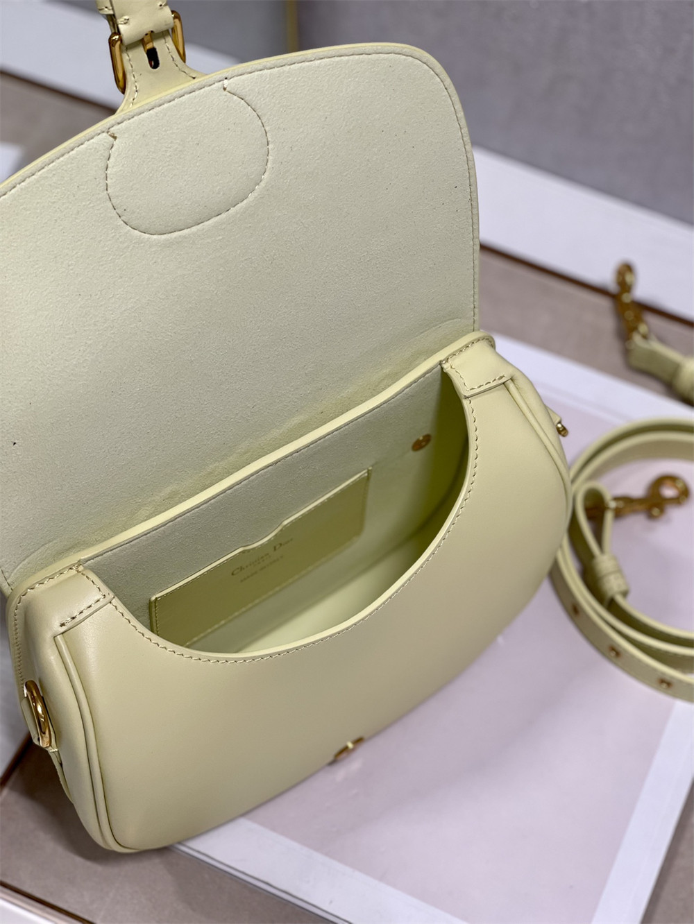 MEDIUM D10r BOBBY BAG Light Green Box Calfskin