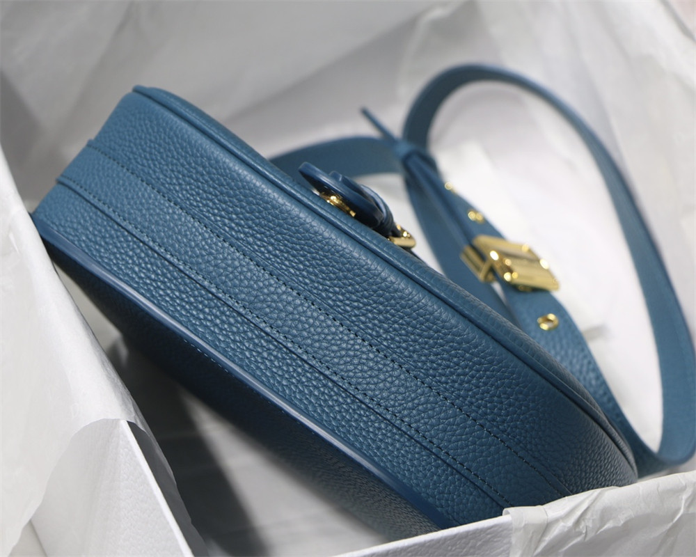 MEDIUM D10r BOBBY BAG Blue Grained Calfskin
