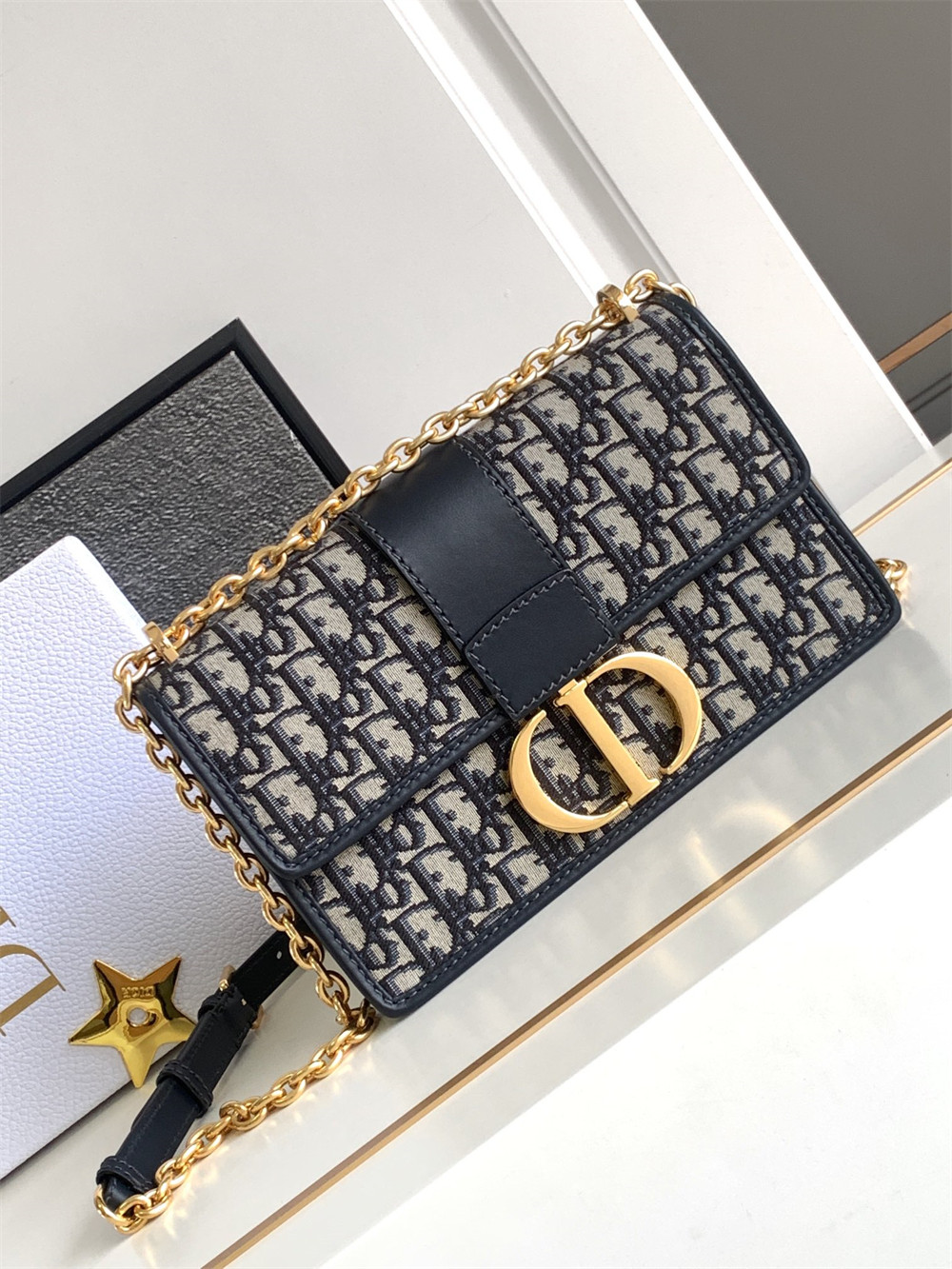 D10r 30 MONTAIGNE EAST-WEST BAG WITH CHAIN Blue D10r Oblique Jacquard 25x16.5x8 cm