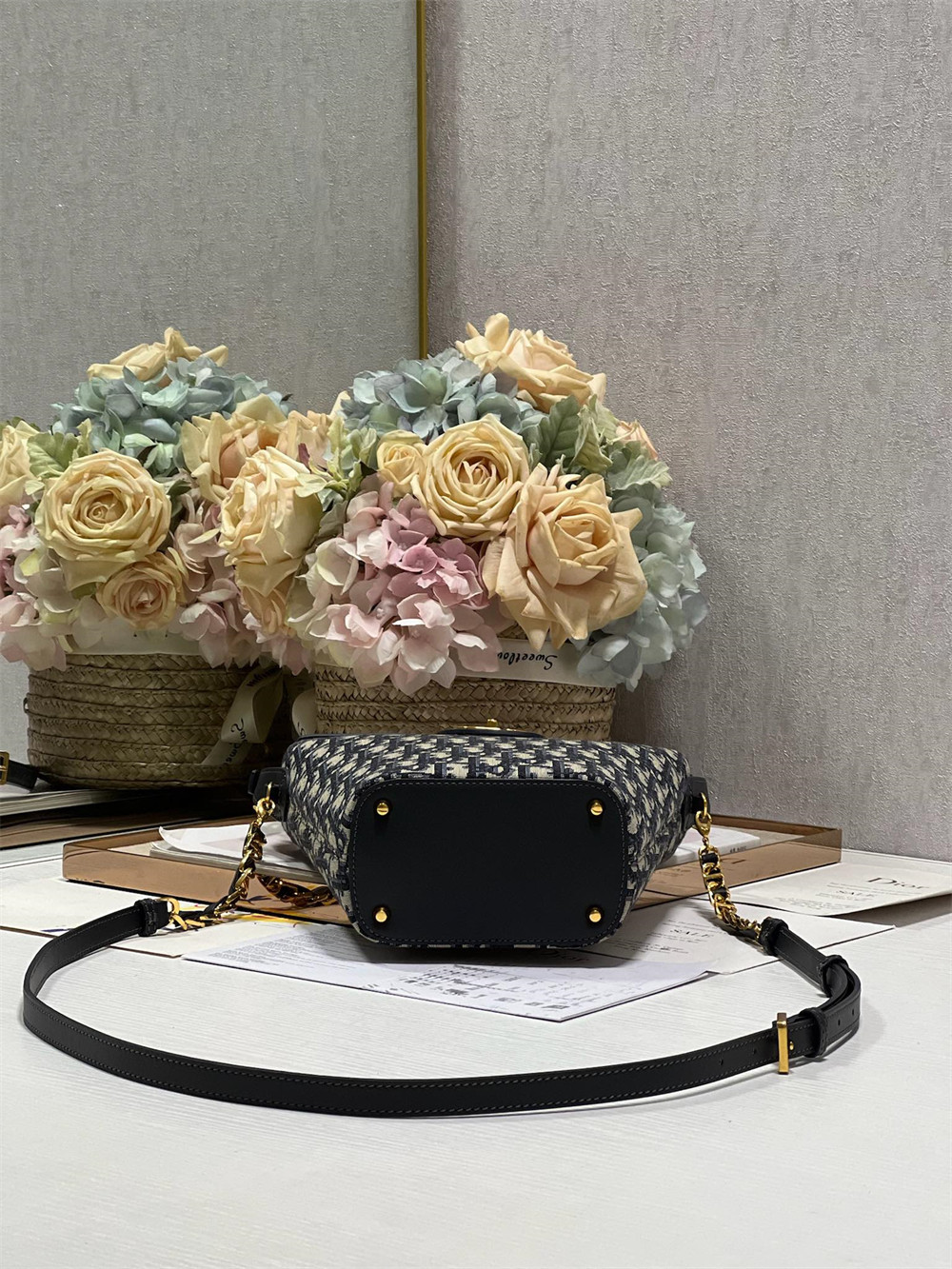 D10r 30 Montaigne Large Chain Bucket Bag Oblique Jacquard and Calfskin