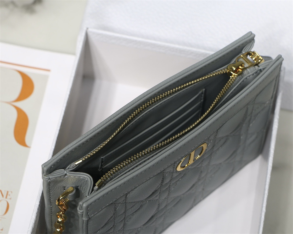 D10r CARO ZIPPED POUCH WITH CHAIN Grey S*pple Cannage Calfskin 19 x 14 x 4.5 cm
