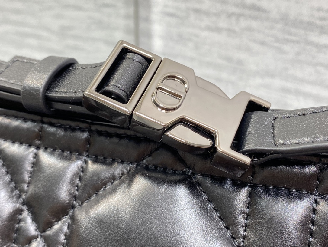 MEDIUM D10r TRAVEL NOMAD POUCH BLACK