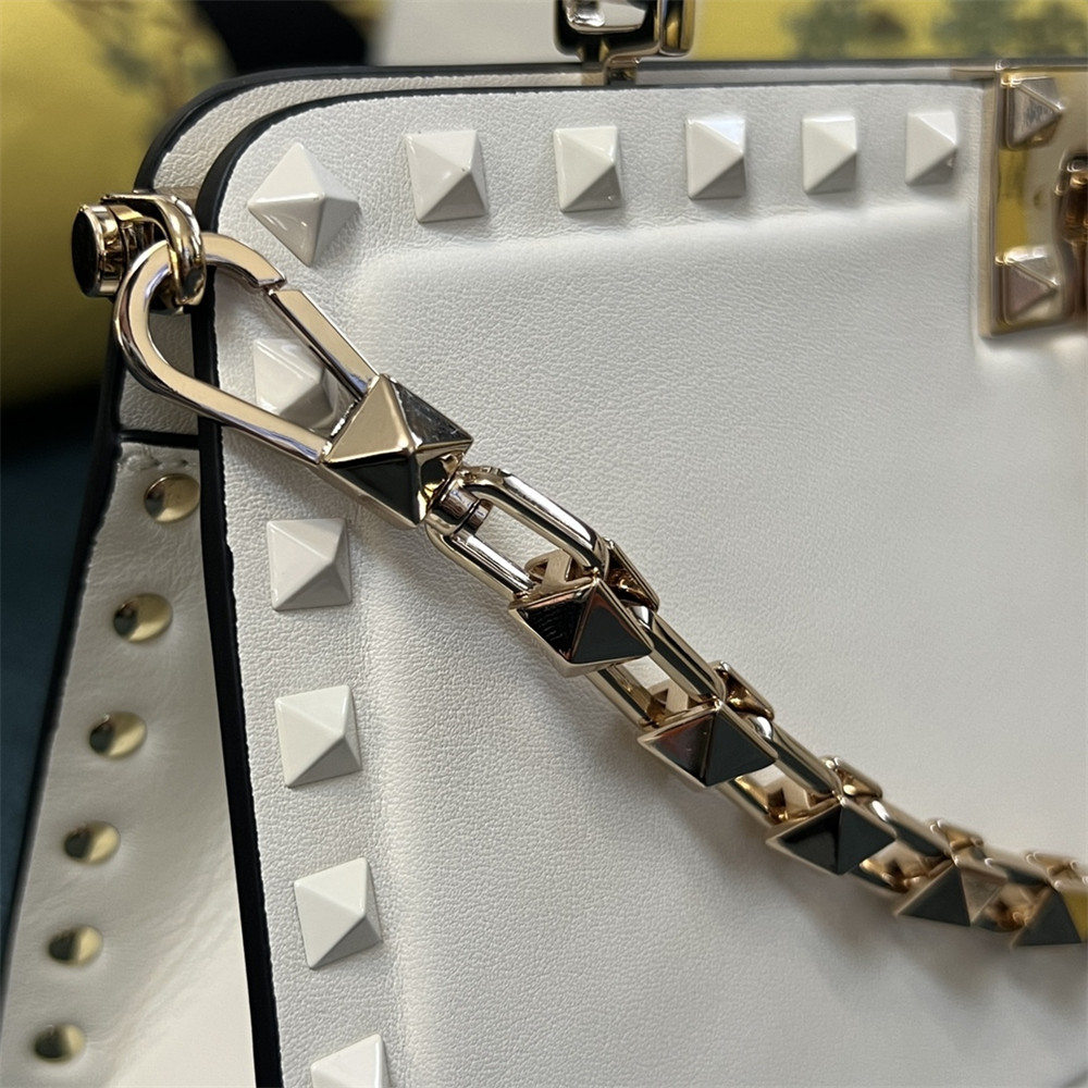 Va1e*ntin0 GARAVANI ROCKSTUD23 smooth calfskin handbag white