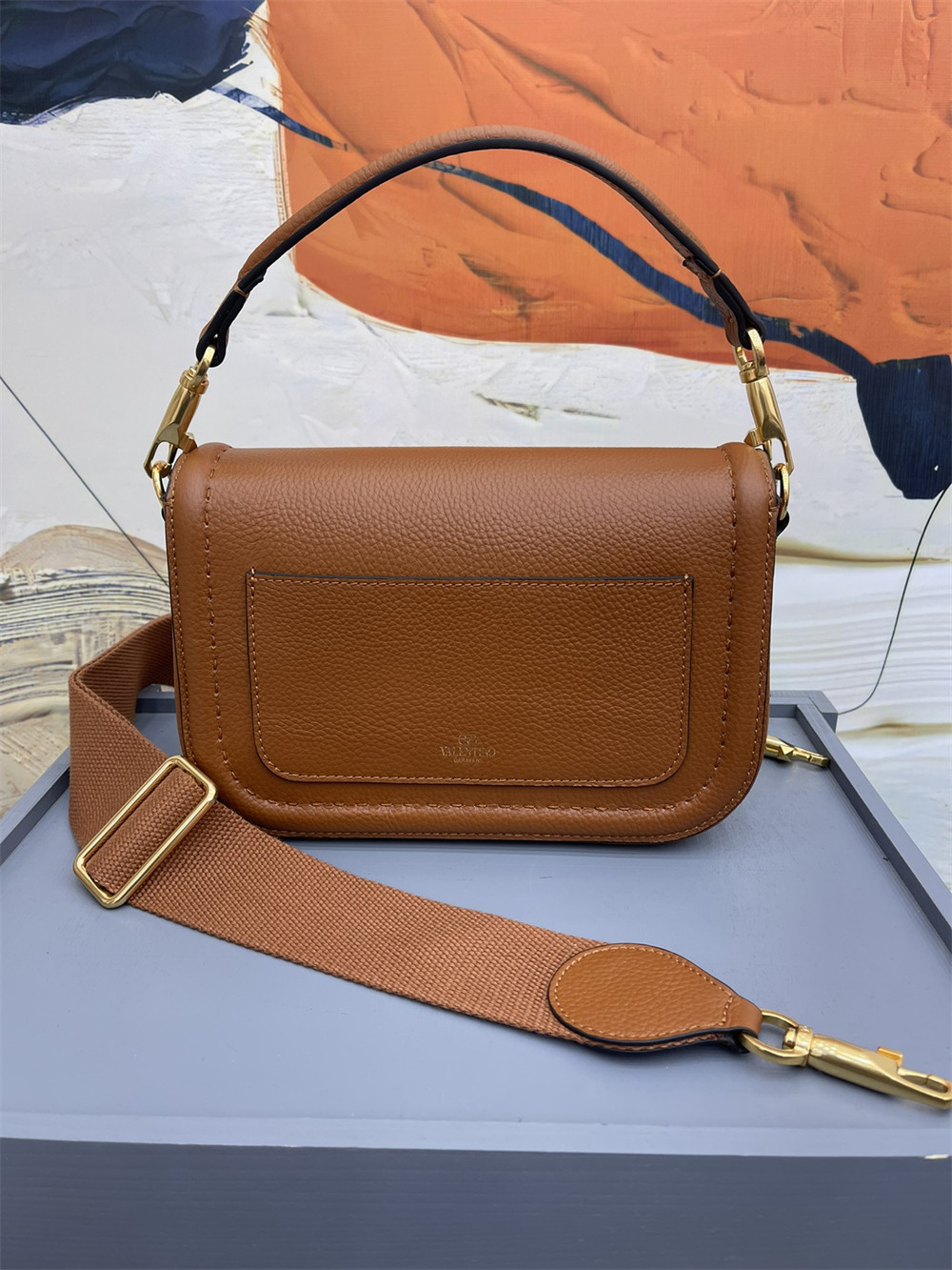Va1e*ntin0 GARAVANI ALLTIME GRAINY CALFSKIN SHOULDER BAG BROWN