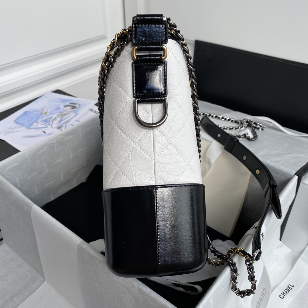 Ch**el Gabrielle MEDIUM WHITE BLACK 21 x 28 x 10cm