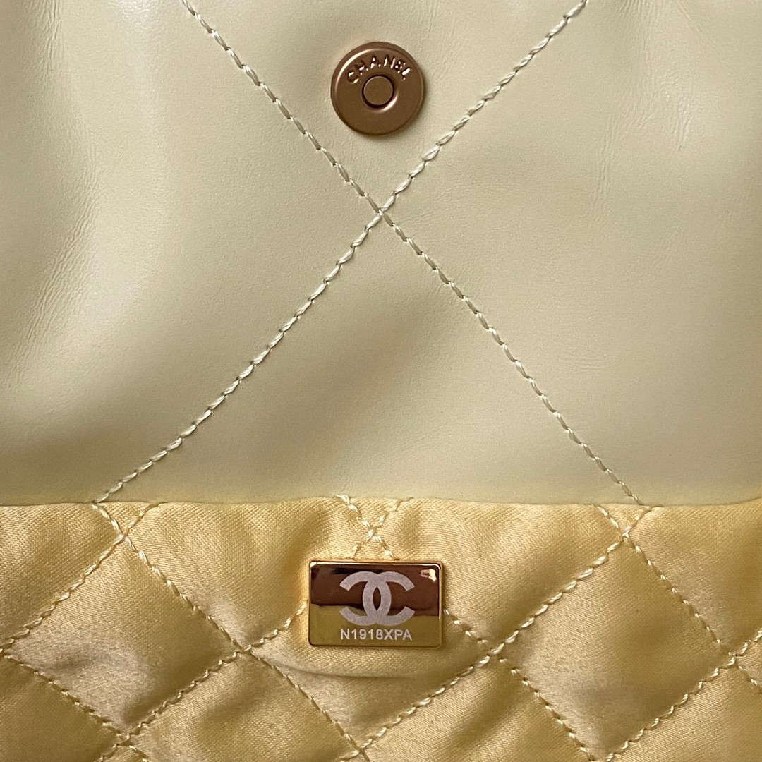 Ch**el 22 HANDBAG Shiny Calfskin YELLOW 30×45×8cm