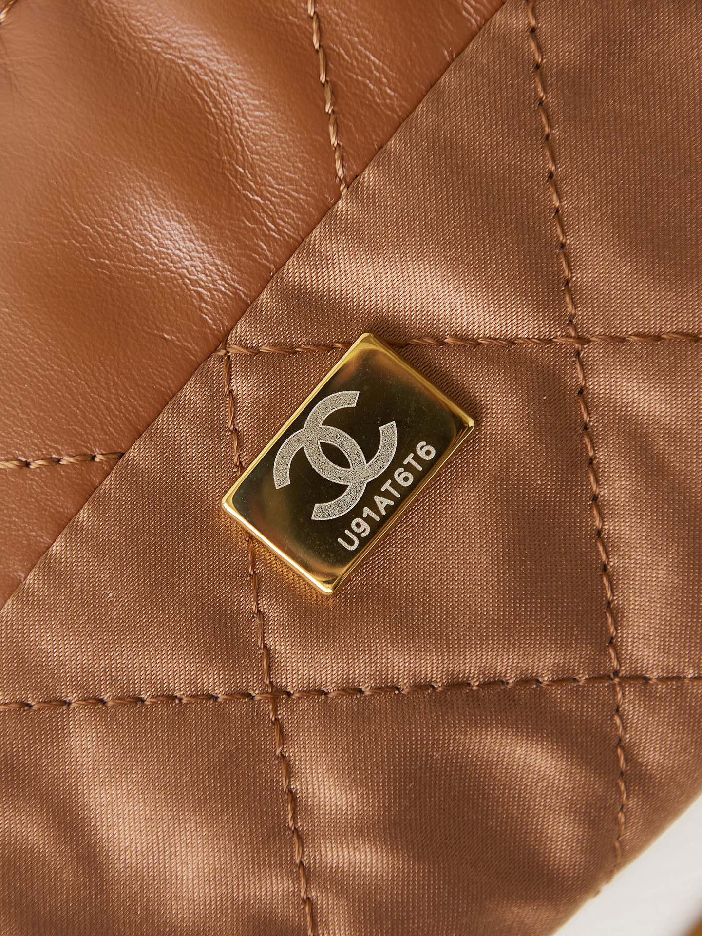 Ch**el 22 MINI HANDBAG Shiny Calfskin Brown 7.8 × 7.4 × 2.3 in