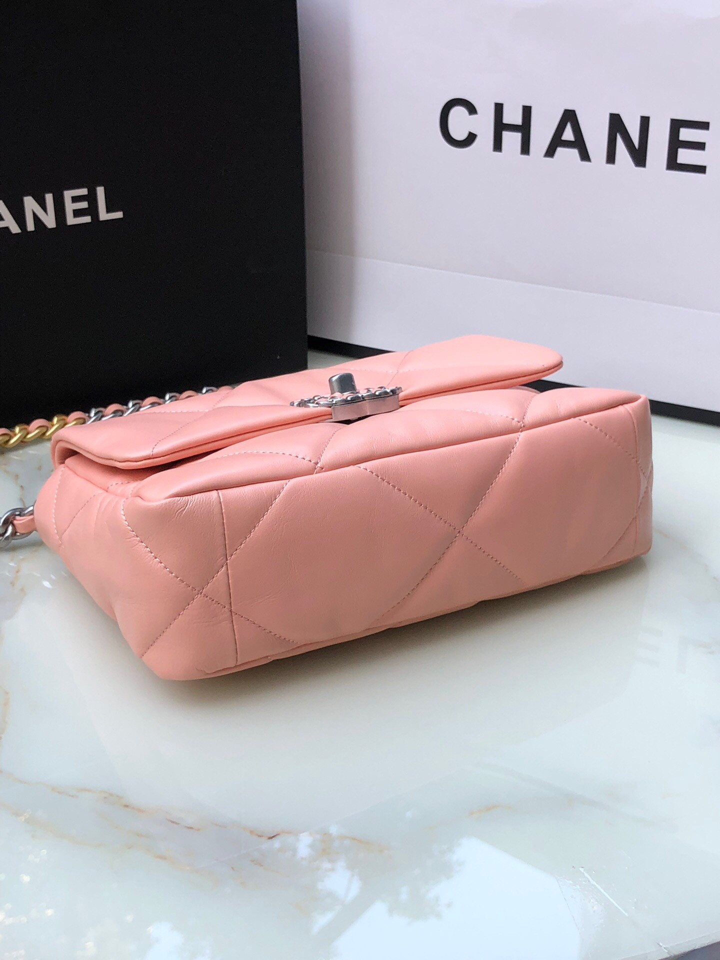 Ch**el 19 HANDBAG Shiny Leather, Gold-Tone, Silver-Tone & Ruthenium-Finish Metal Light Pink 6.2 × 10.1 × 3.5 in