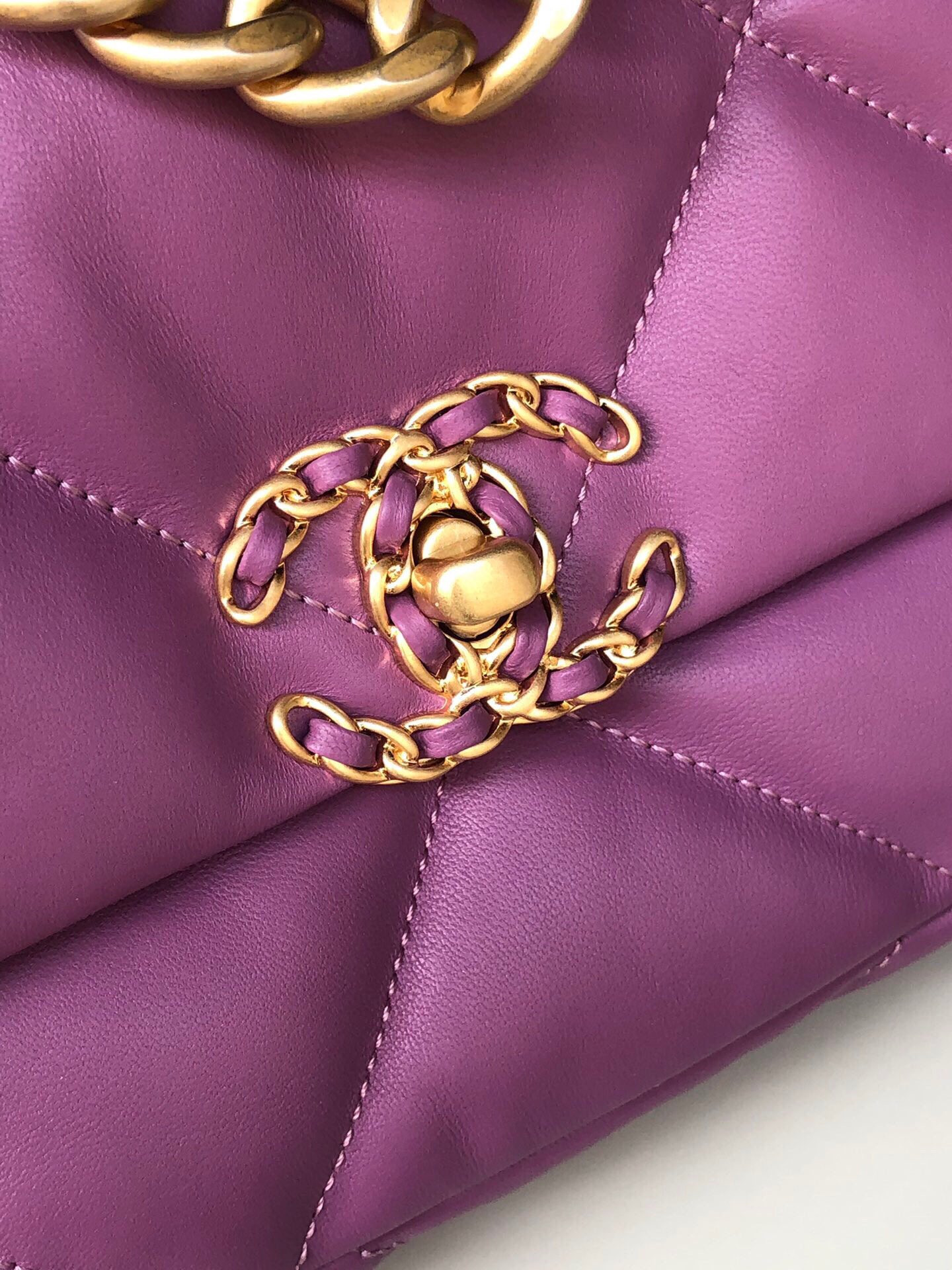 Ch**el 19 HANDBAG Shiny Leather, Gold-Tone, Silver-Tone & Ruthenium-Finish Metal Purple 6.2 × 10.1 × 3.5 in