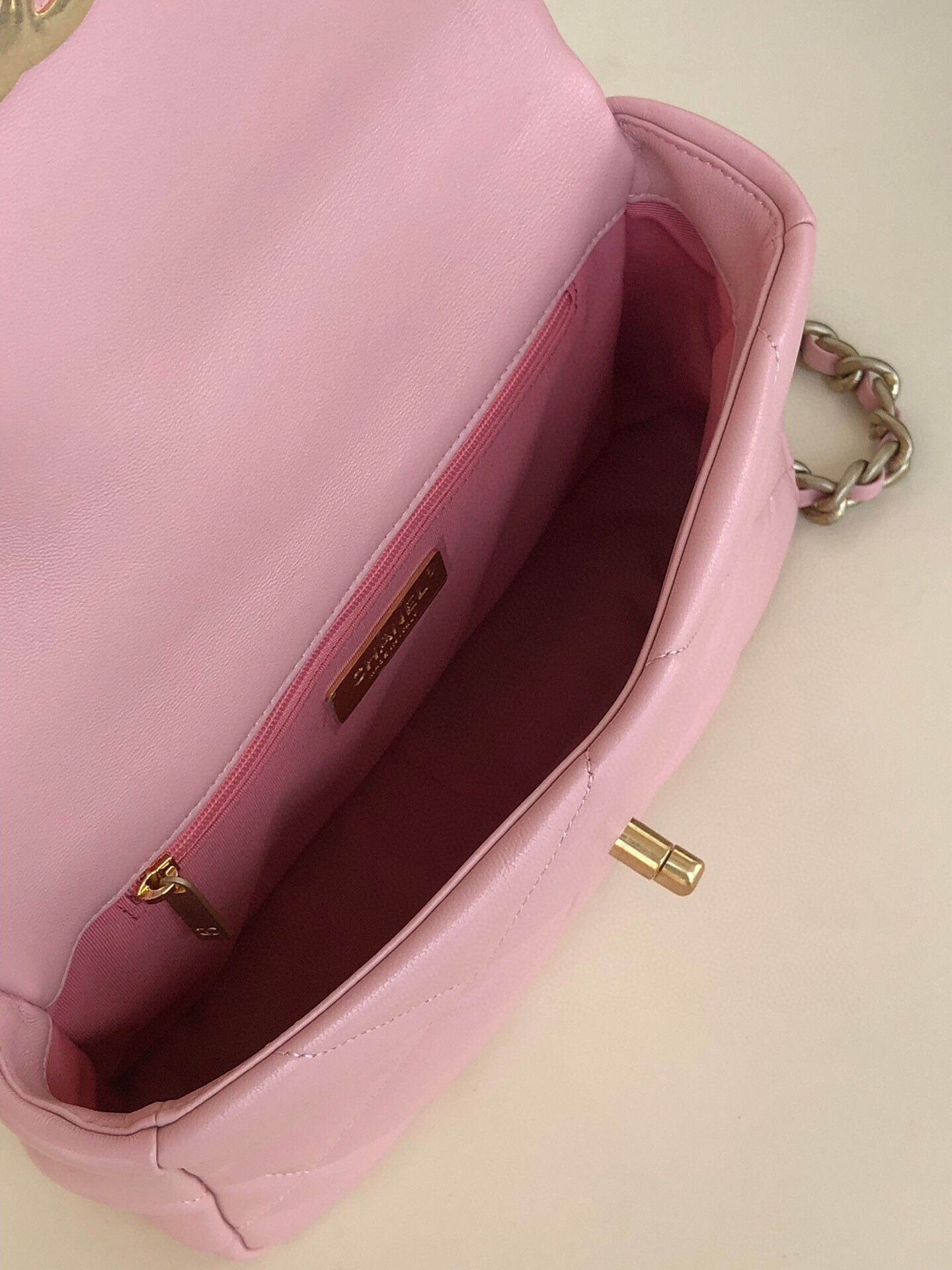 Ch**el 19 HANDBAG Shiny Leather, Gold-Tone, Silver-Tone & Ruthenium-Finish Metal Light Pink 6.2 × 10.1 × 3.5 in