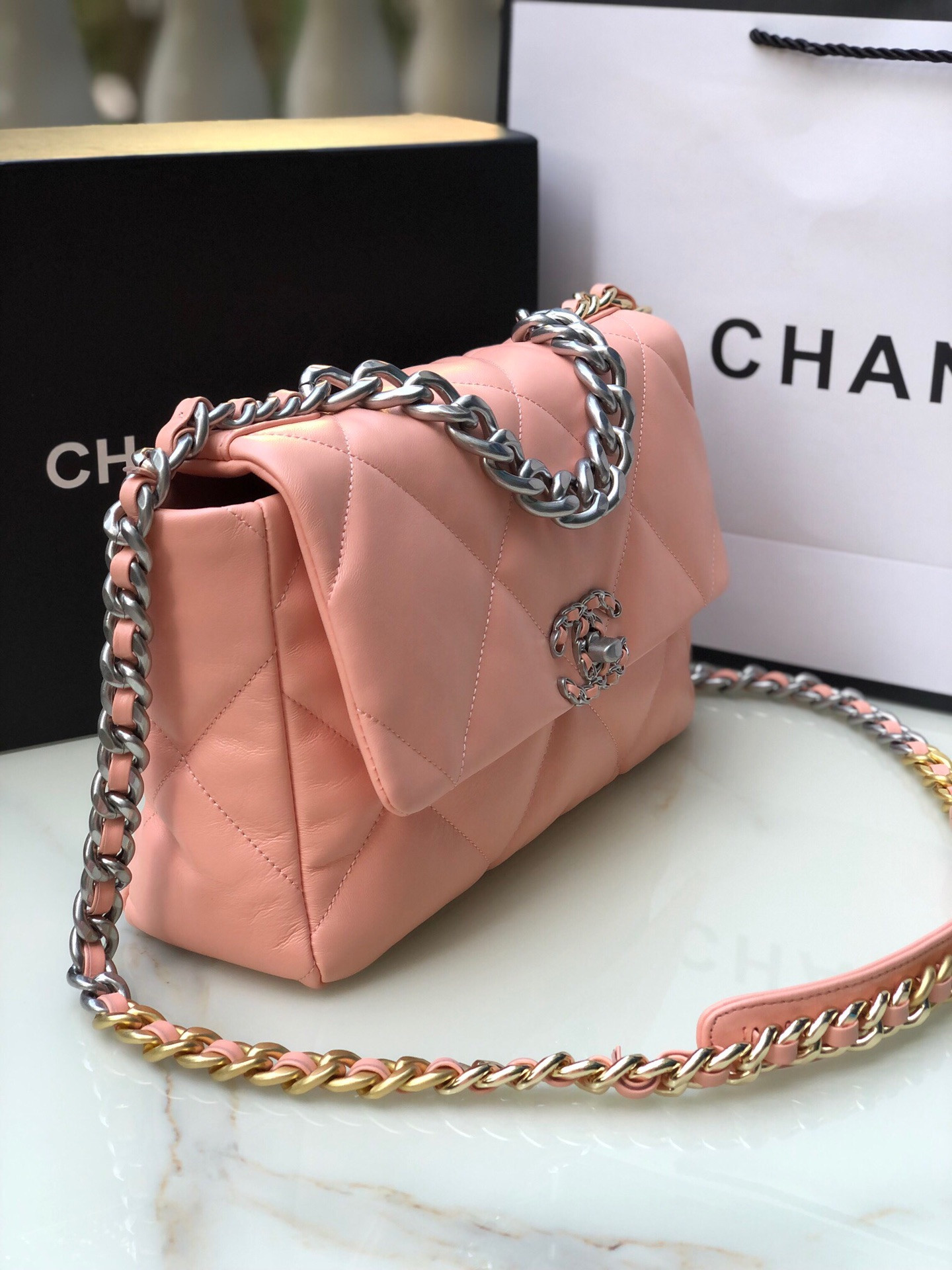 Ch**el 19 LARGE HANDBAG Shiny Leather, Gold-Tone, Silver-Tone & Ruthenium-Finish Metal Light Pink 7.8 × 11.7 × 3.9 in