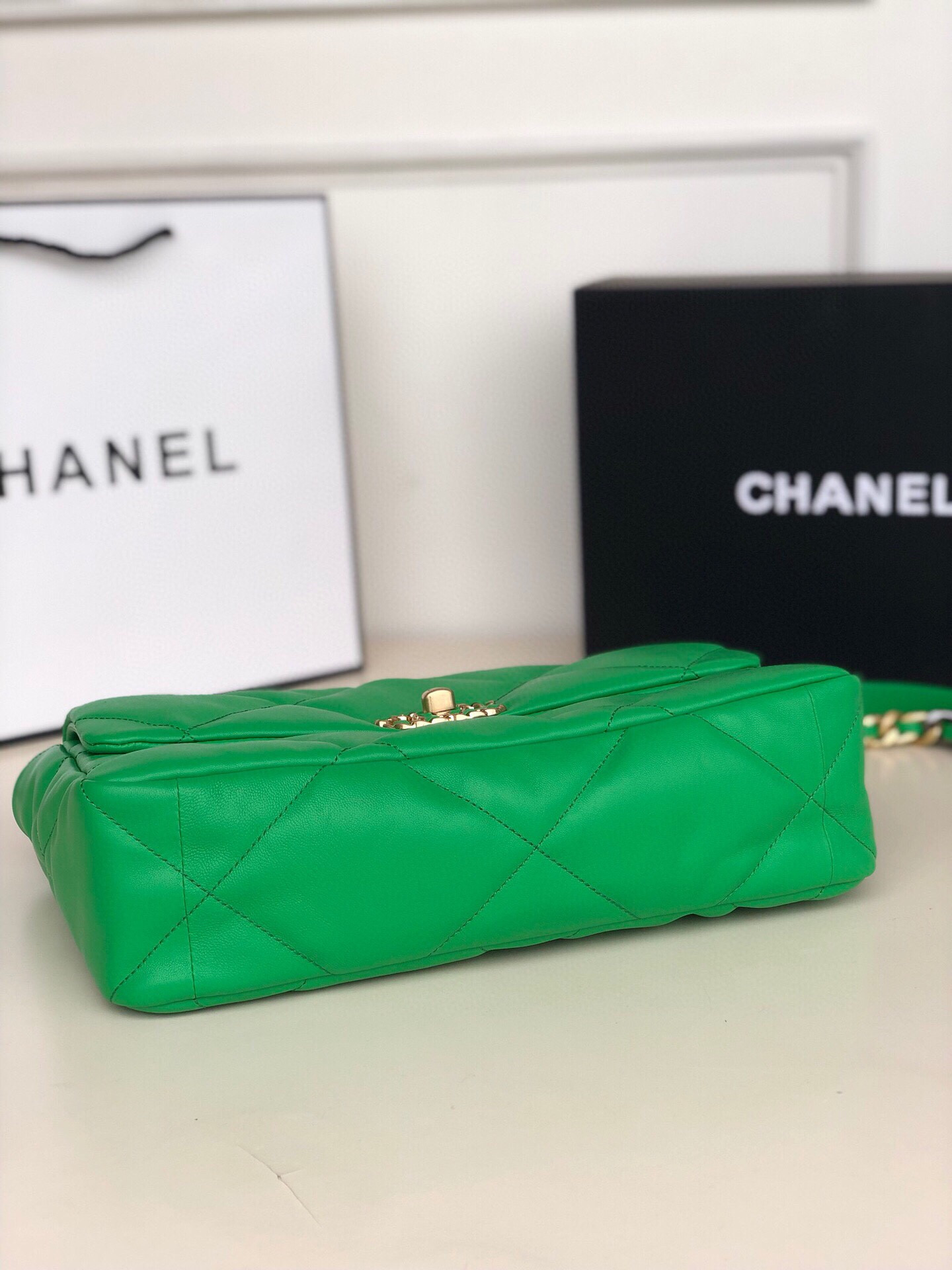 Ch**el 19 LARGE HANDBAG Shiny Leather, Gold-Tone, Silver-Tone & Ruthenium-Finish Metal Green 7.8 × 11.7 × 3.9 in