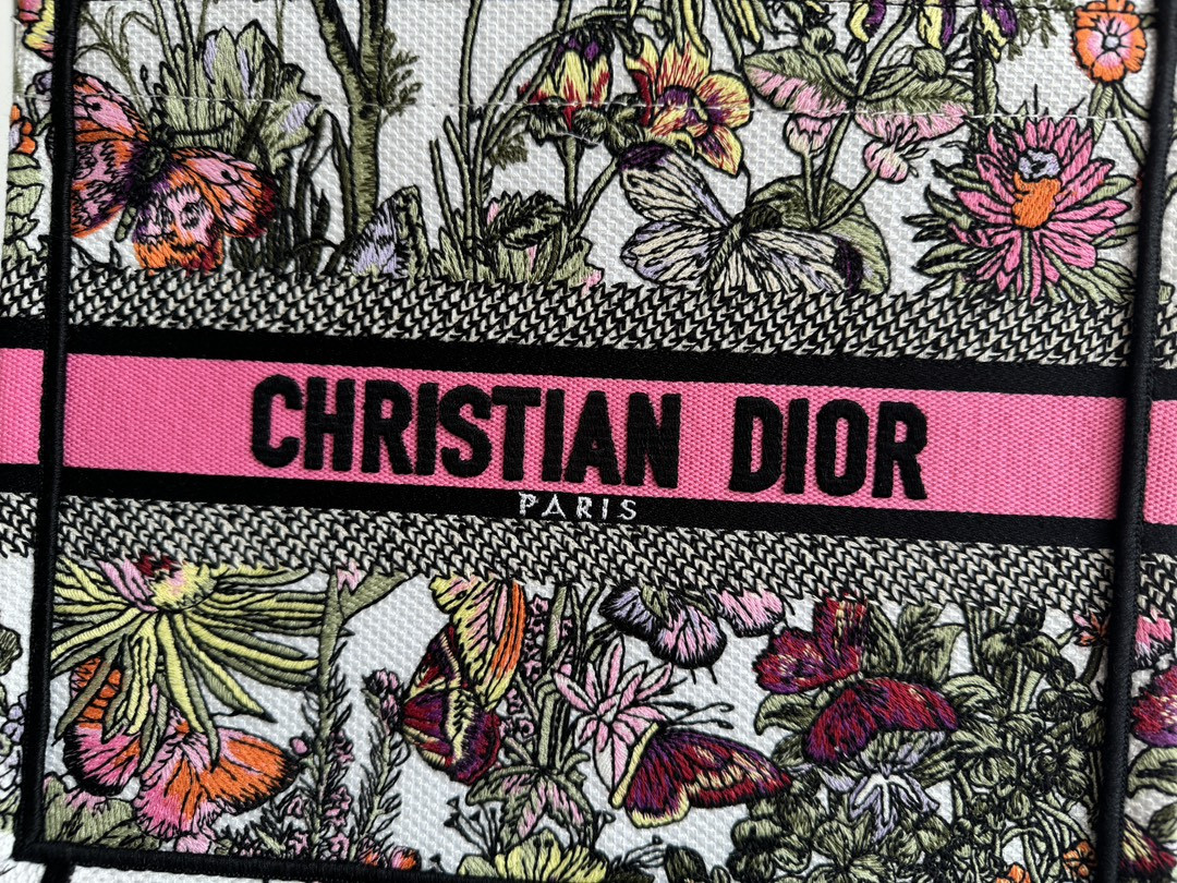 Small D10r BOOK TOTE WHITE MULTICOLOR MEXICO MILLEFIORI EMBROIDERY 10.5 x 8.5 x 5.5 inches