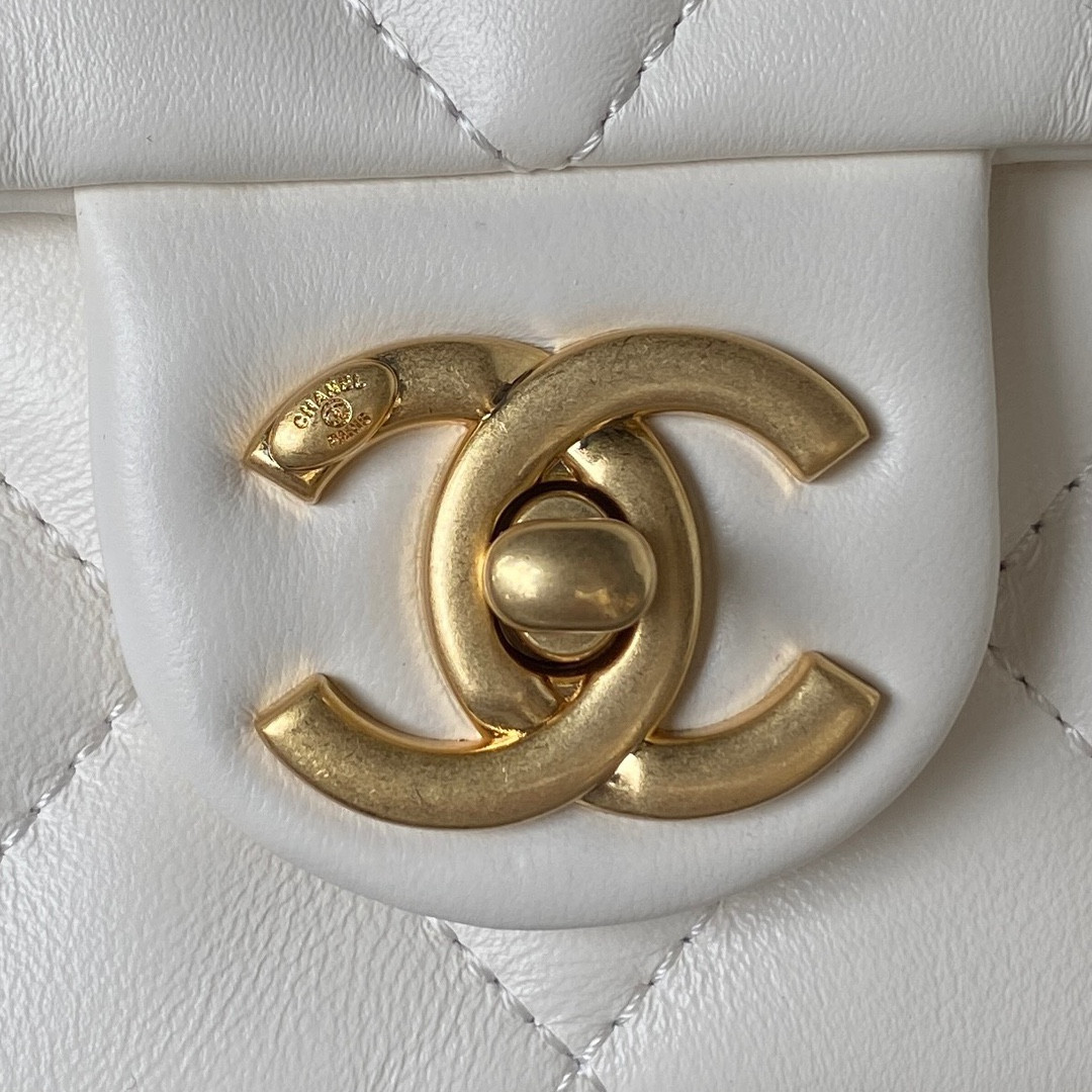 Ch**el SMALL CLASSIC HANDBAG GRAINED SHINY CALFSKIN & Gold-TONE METAL white 5.7 × 9 × 2.3 IN