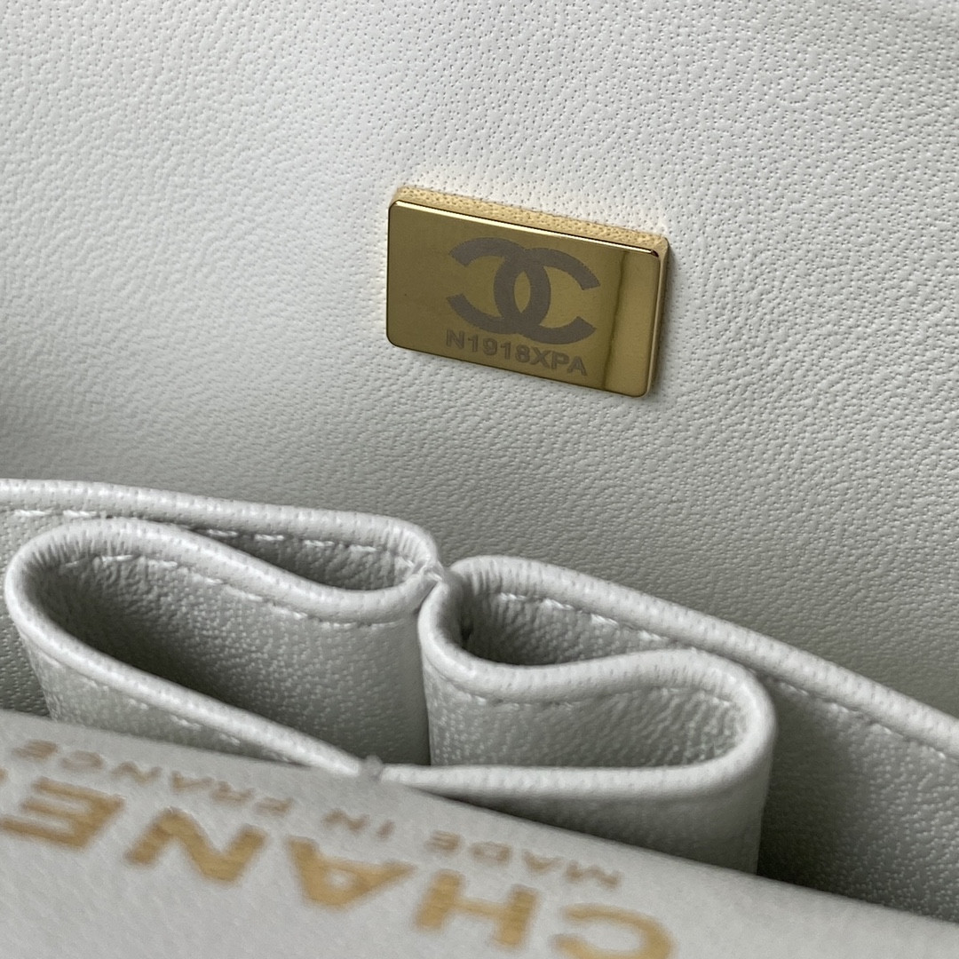 Ch**el SMALL CLASSIC HANDBAG Grained Calfskin & Gold-Tone Metal White 5.7 × 9 × 2.3 in