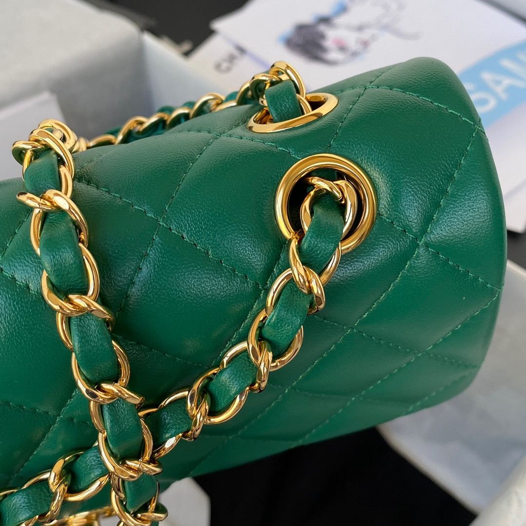 Ch**el SMALL CLASSIC HANDBAG Grained SHINY Calfskin & Gold-Tone Metal Green 5.7 × 9 × 2.3 in