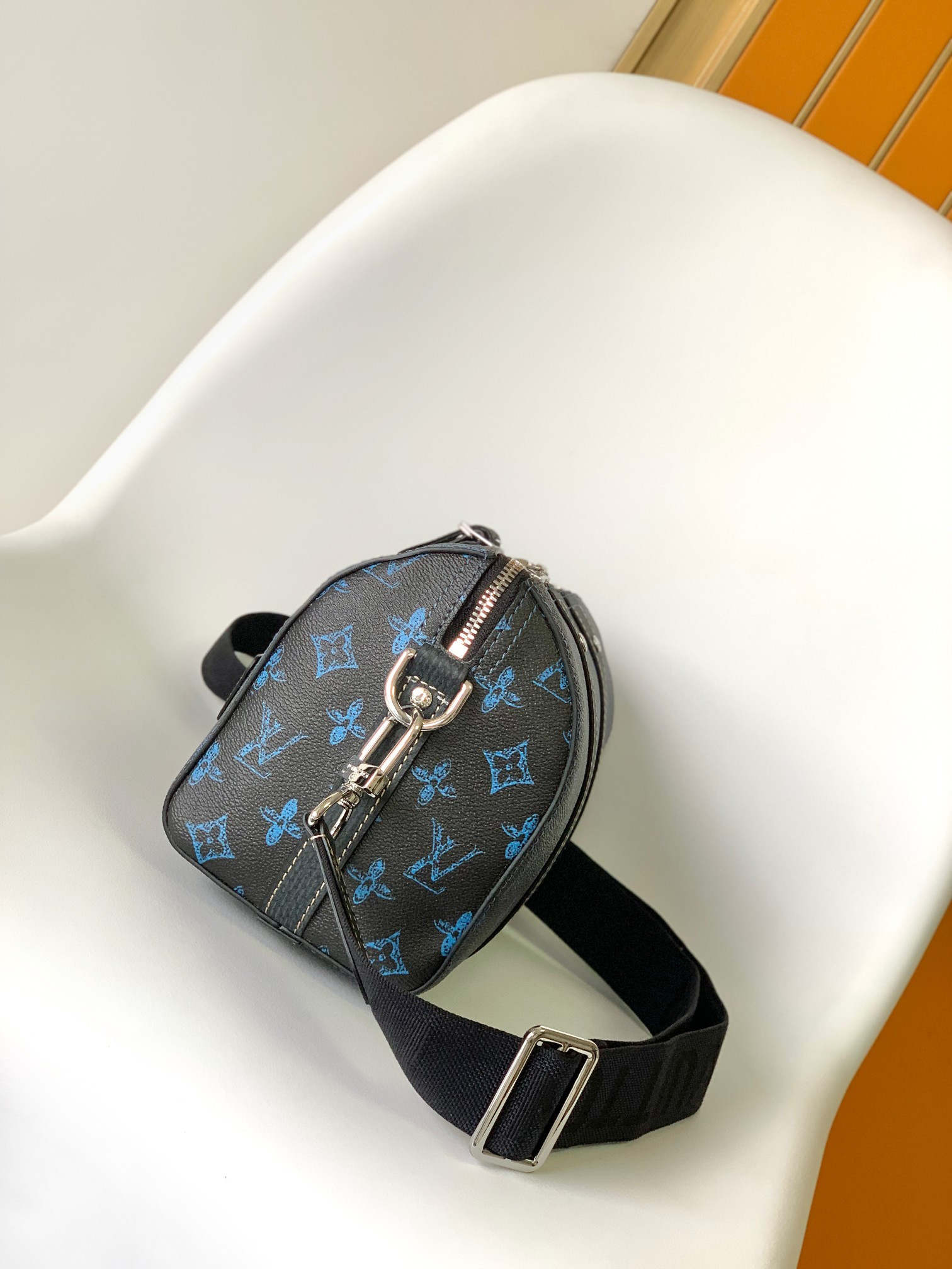 L0vis Vvtt0n Keepall Bandoulière 25 M46339 9.8 x 5.9 x 4.3 inches