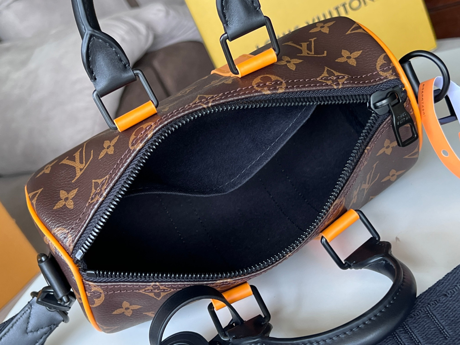 L0vis Vvtt0n Keepall Bandoulière 25 M46687 9.8 x 5.9 x 4.3 inches