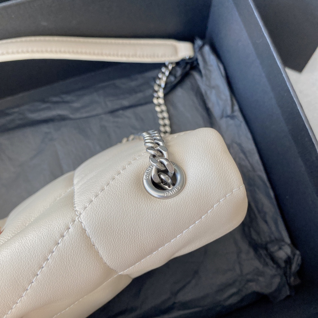 Y51 PUFFER IN LEATHER WHITE SILVER 23 X 15.5 X 5.8 CM