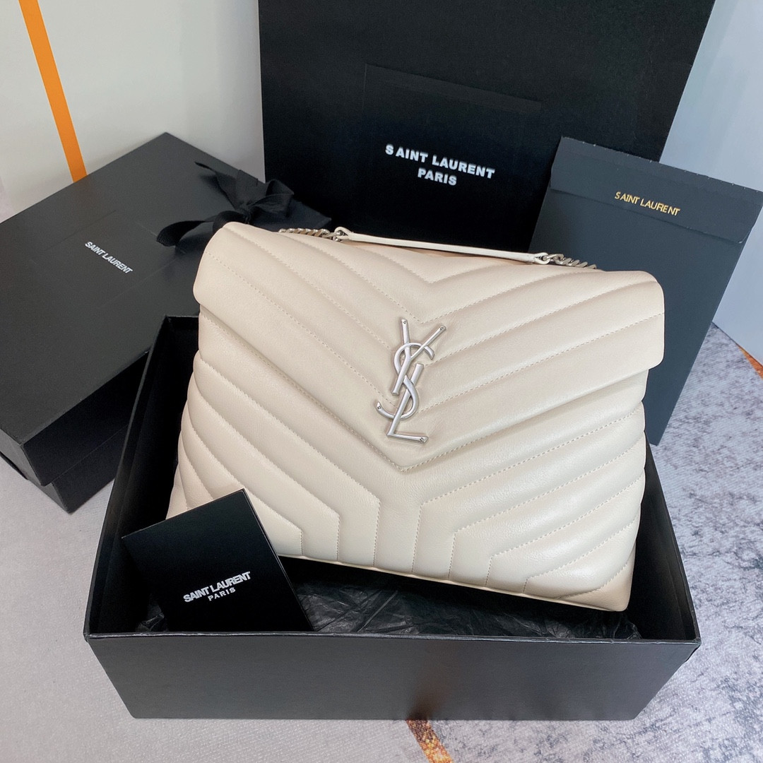 Y51 LOULOU MEDIUM IN QUILTED LEATHER BLANC VINTAGE SILVER 12.5 X 8.6 X 3.5 INCHES